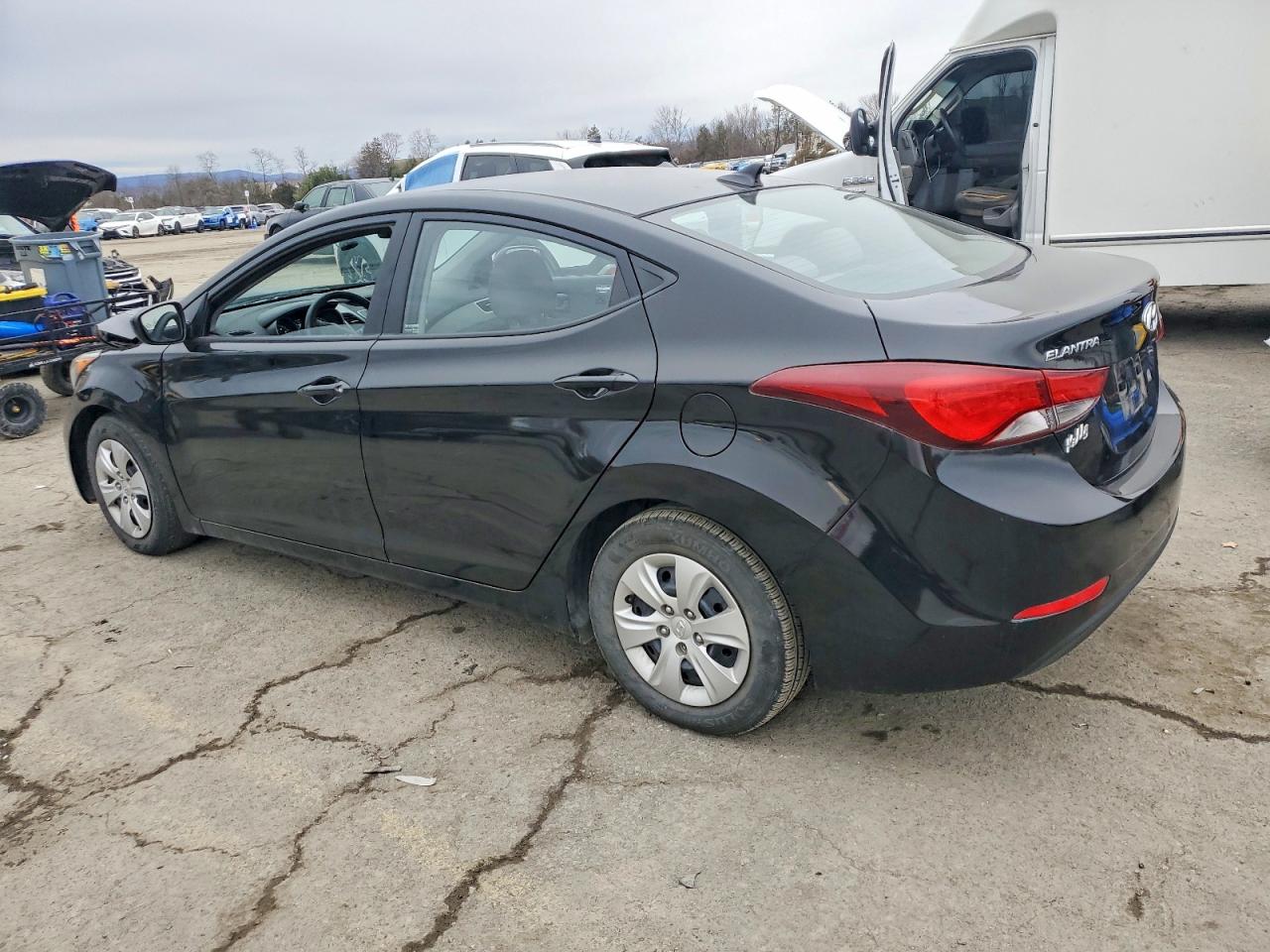 2016 HYUNDAI ELANTRA SE photo 2