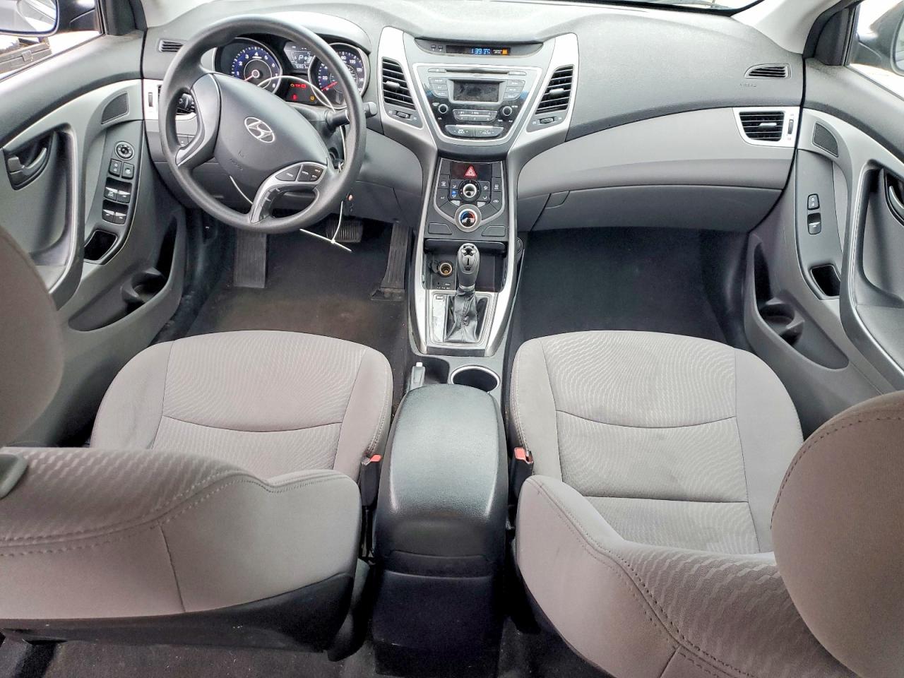 2016 HYUNDAI ELANTRA SE photo 8