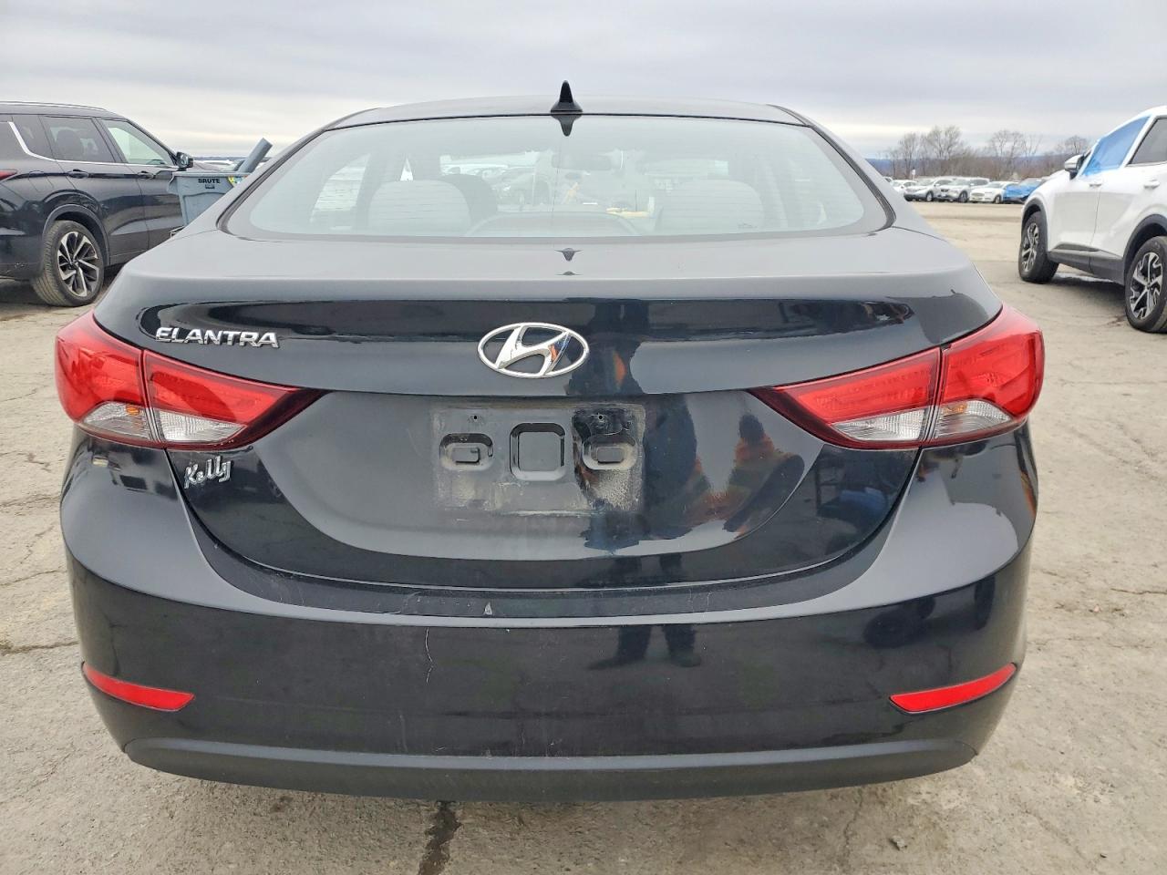 2016 HYUNDAI ELANTRA SE photo 6