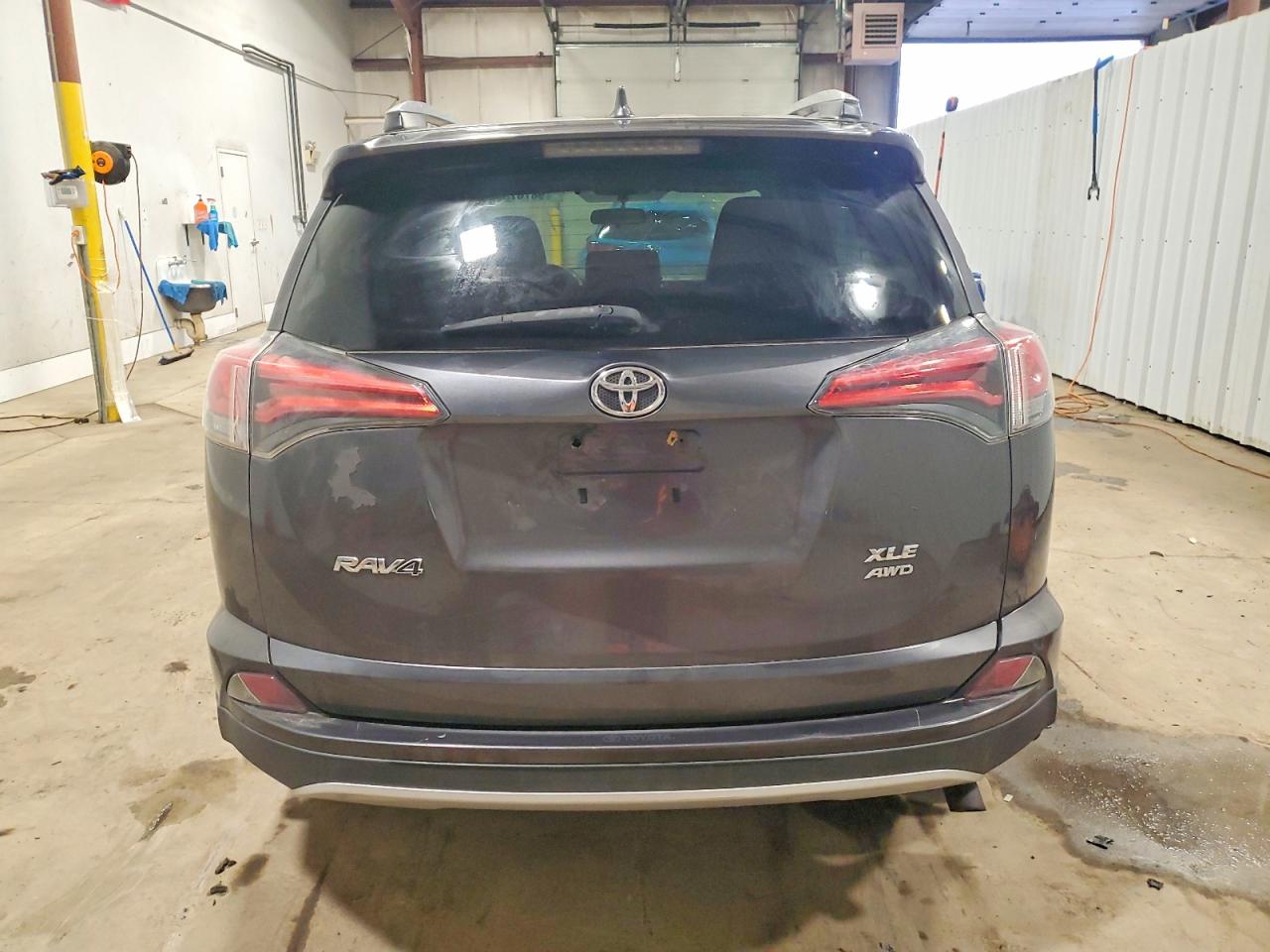 2016 TOYOTA RAV4 XLE photo 6