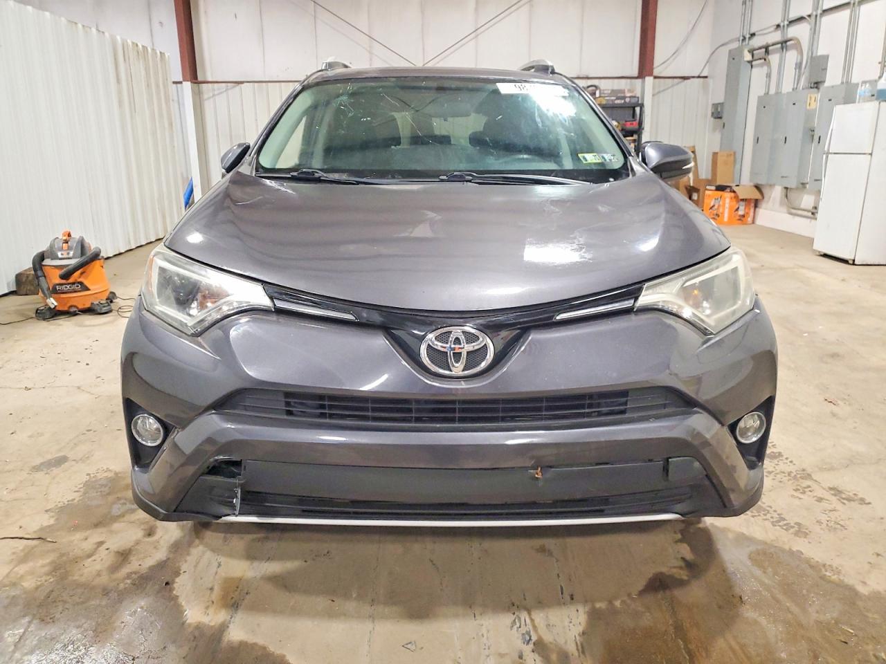 2016 TOYOTA RAV4 XLE photo 5
