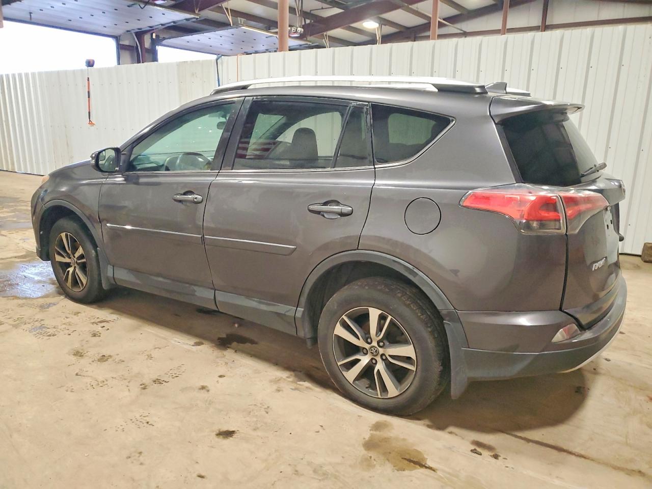 2016 TOYOTA RAV4 XLE photo 2
