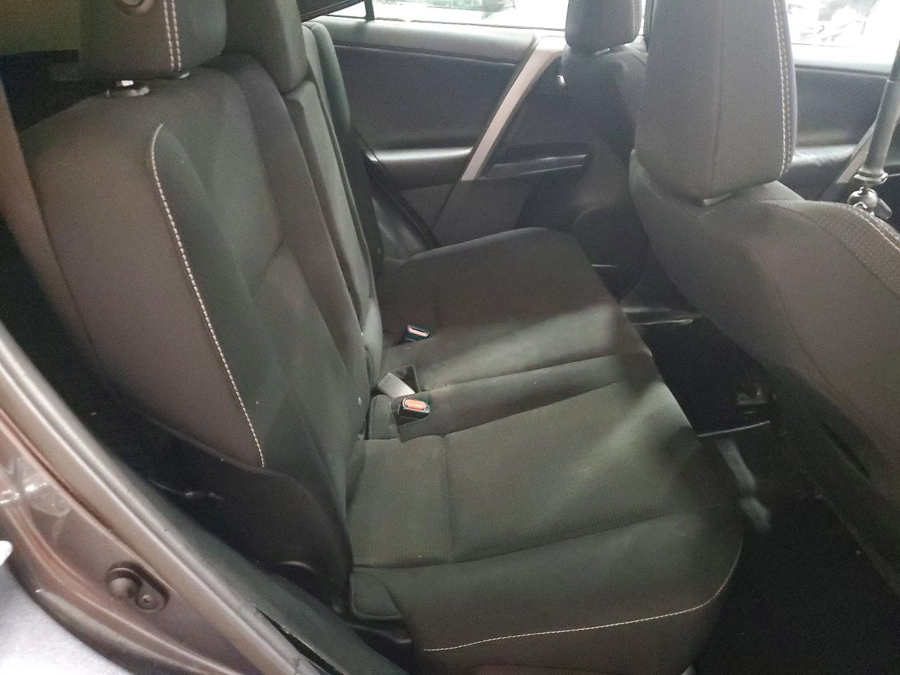 2016 TOYOTA RAV4 XLE photo 10