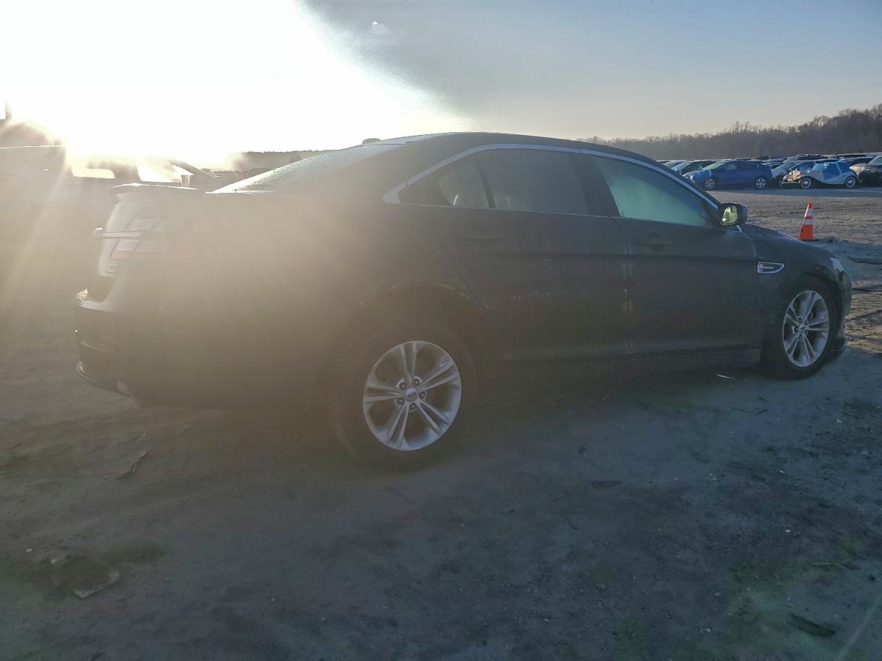 2016 FORD TAURUS SEL photo 3
