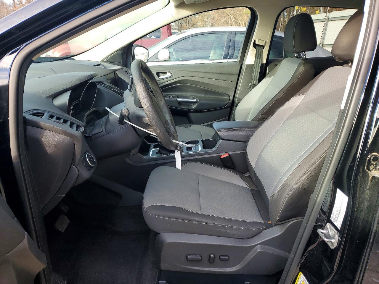 2017 FORD ESCAPE SE photo 19
