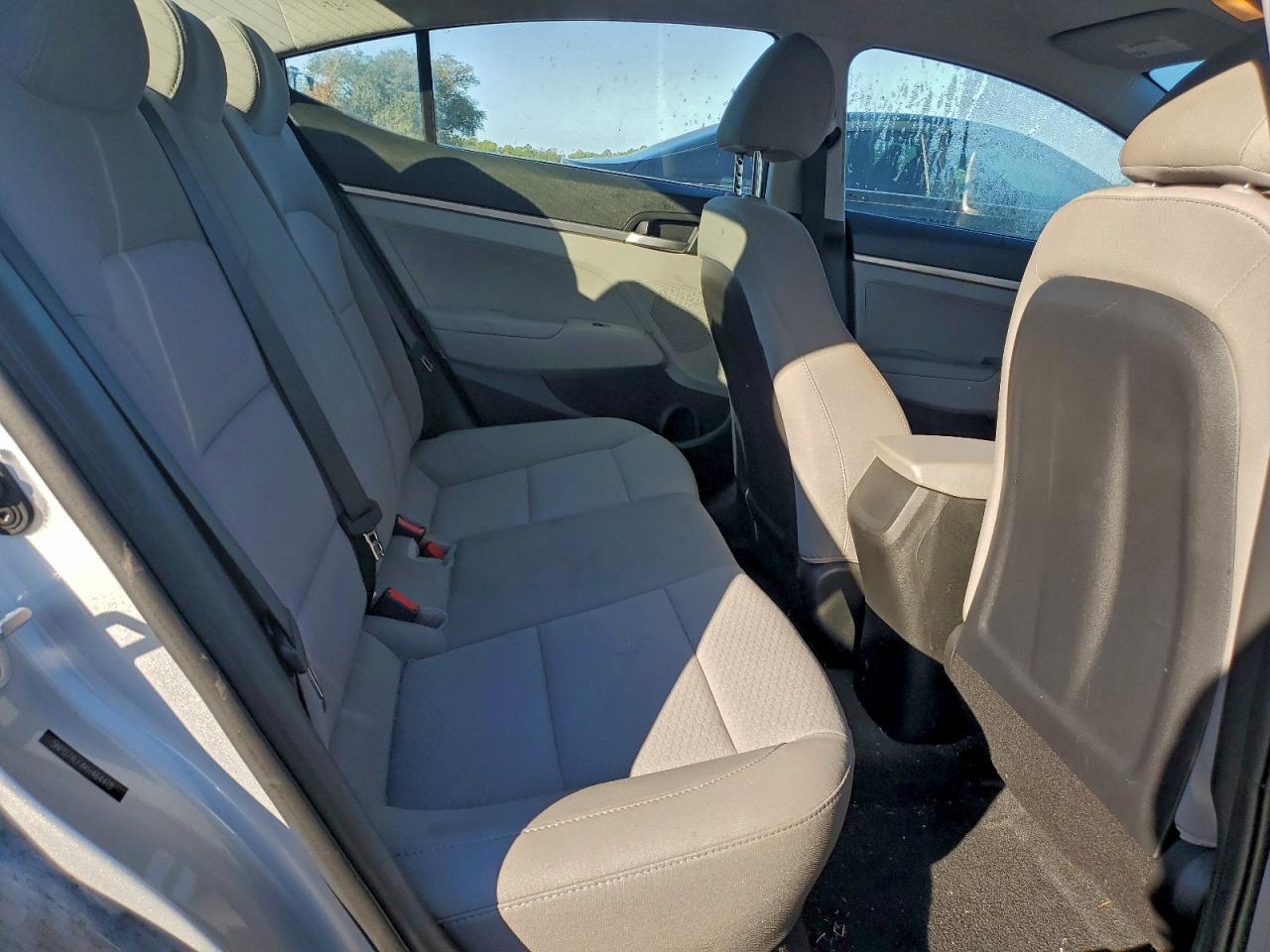 2019 HYUNDAI ELANTRA SE photo 28
