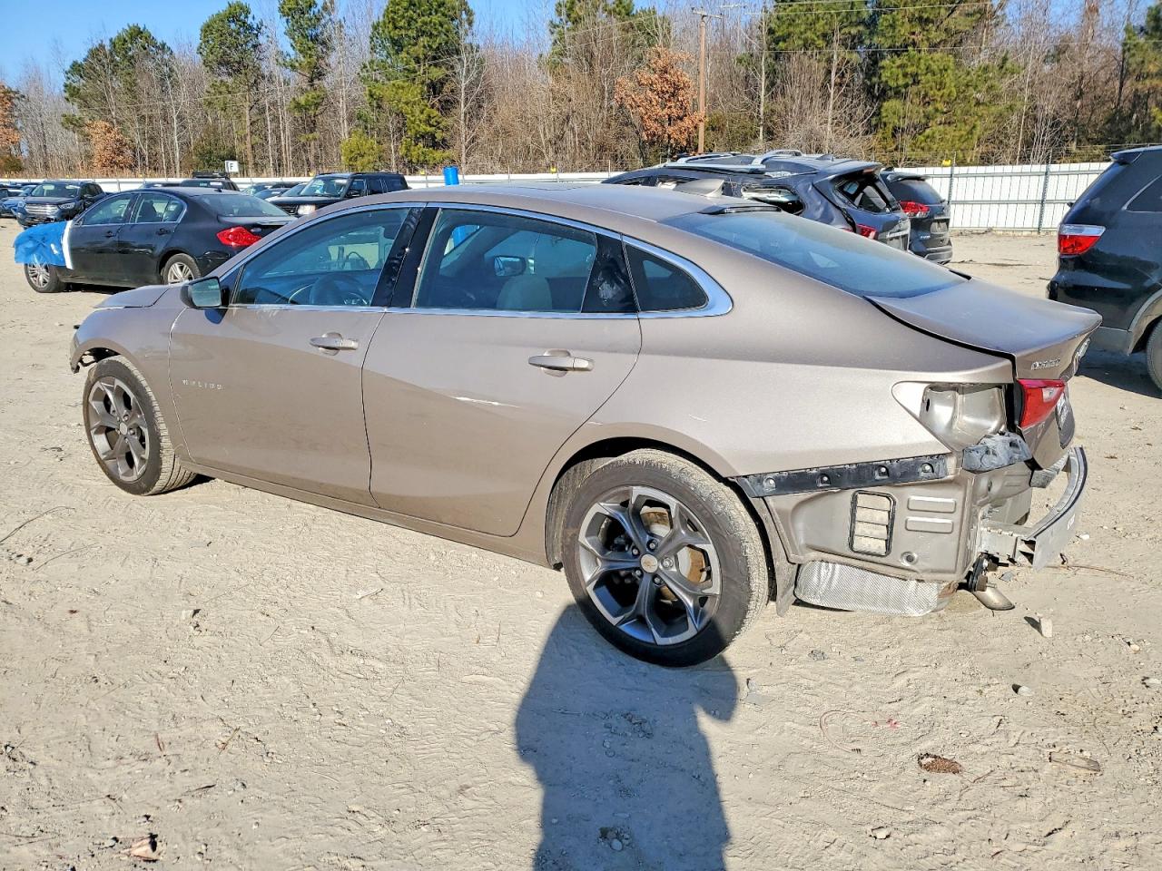 2023 CHEVROLET MALIBU LT photo 3