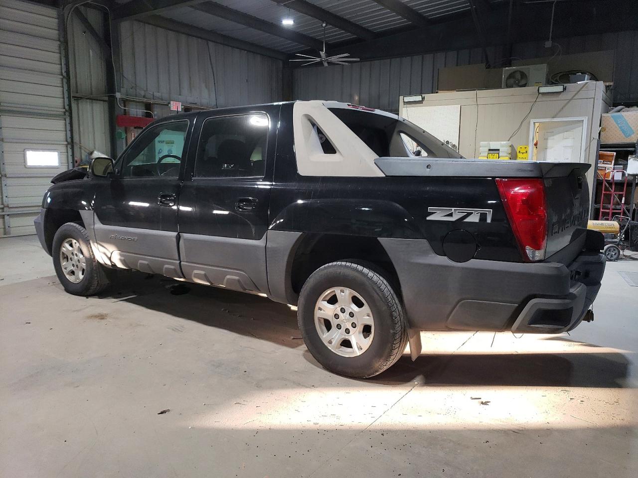 2004 CHEVROLET AVALANCHE K1500 photo 2