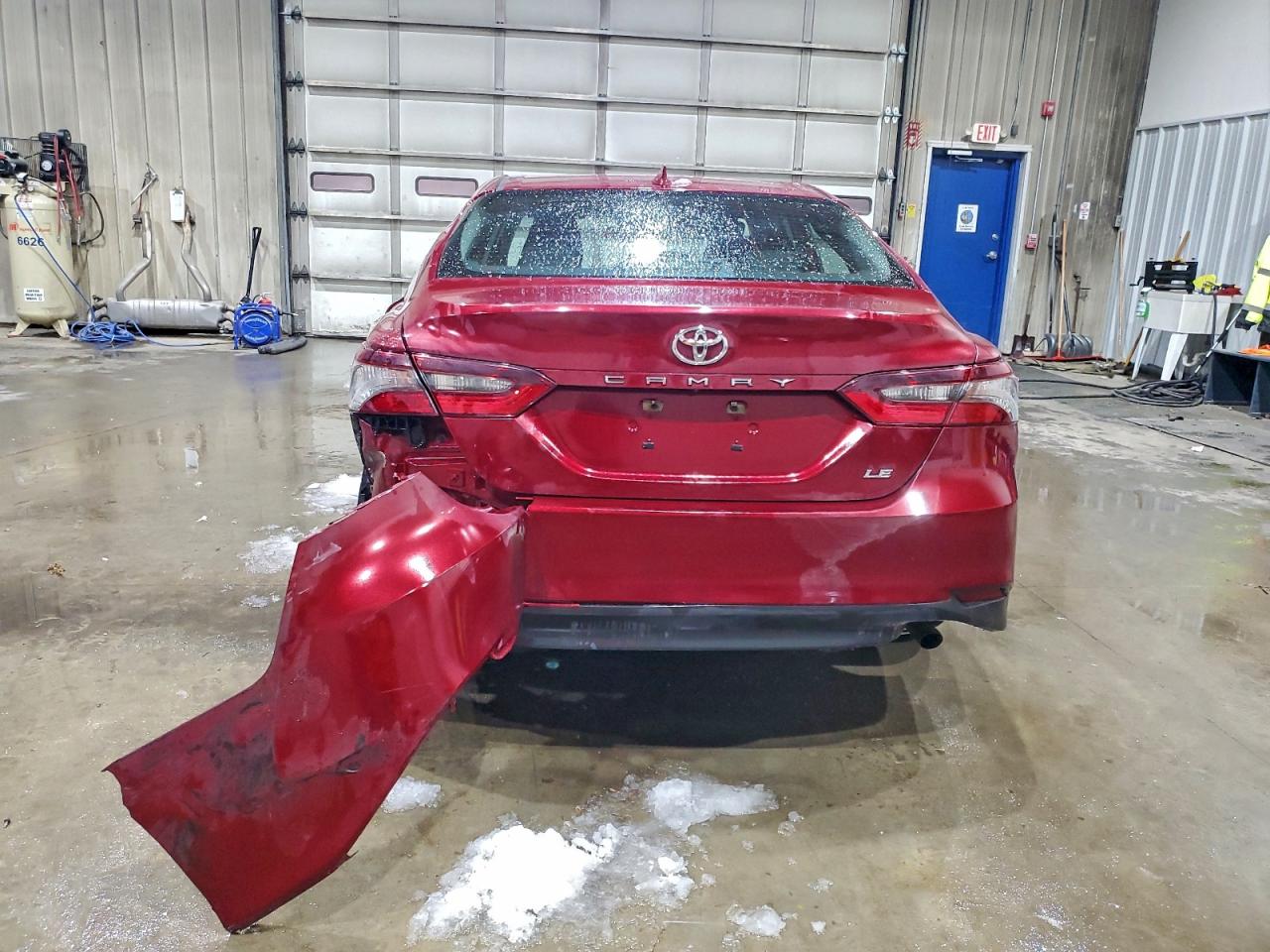2021 TOYOTA CAMRY LE photo 16