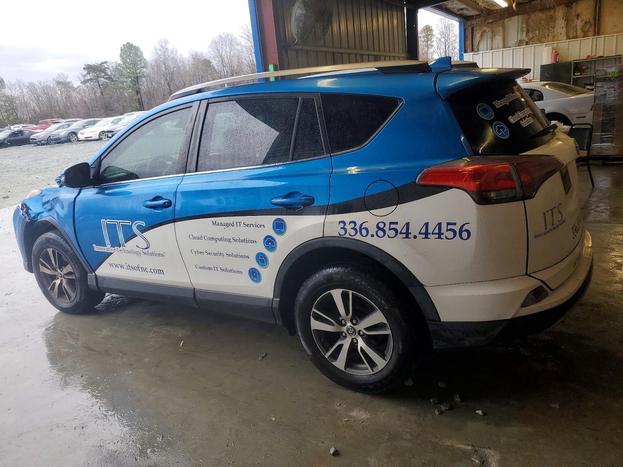 2017 TOYOTA RAV4 XLE photo 2