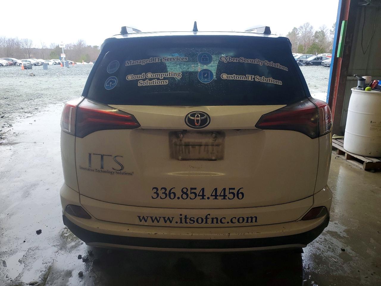 2017 TOYOTA RAV4 XLE photo 6