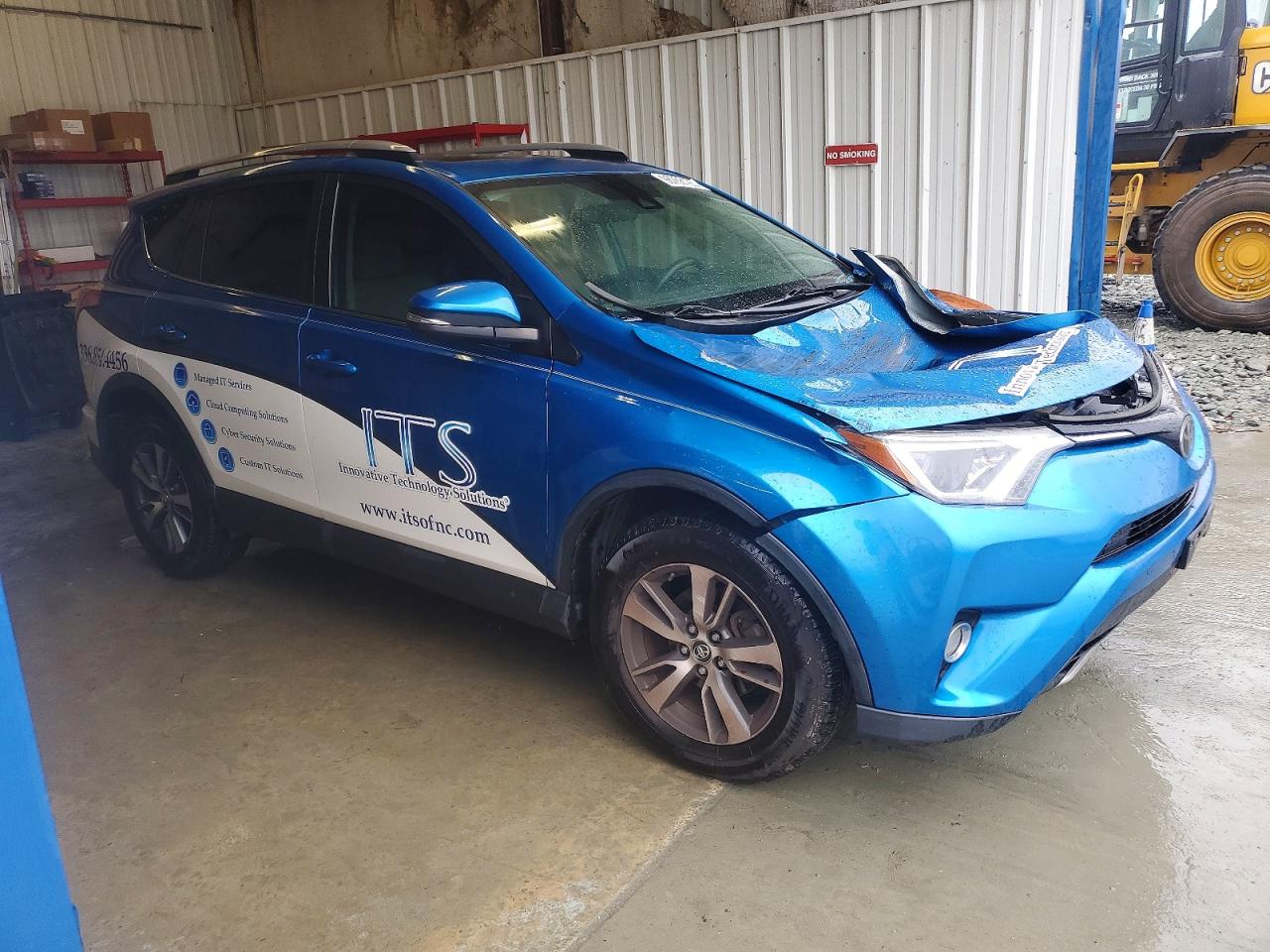 2017 TOYOTA RAV4 XLE photo 4