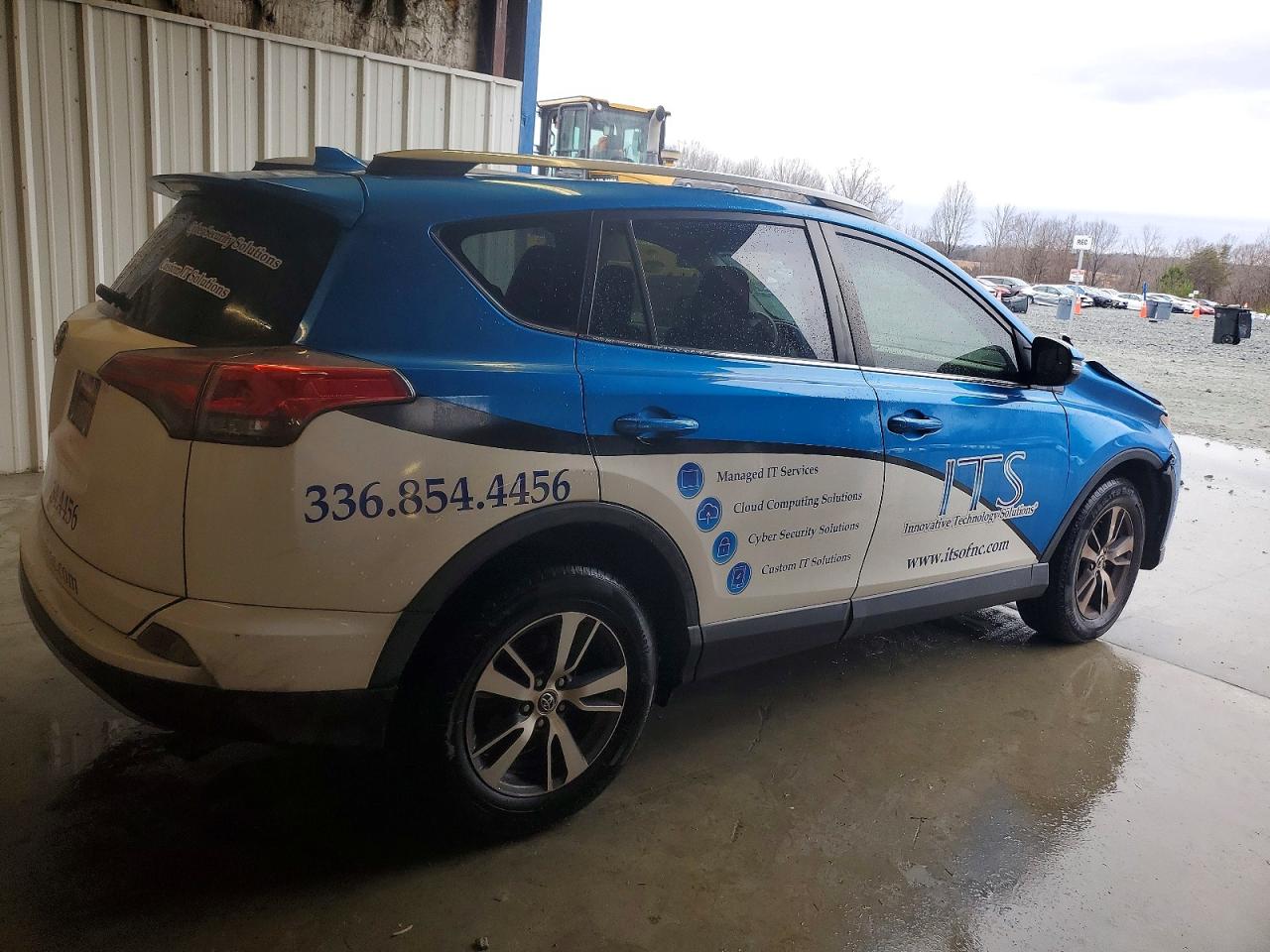2017 TOYOTA RAV4 XLE photo 3