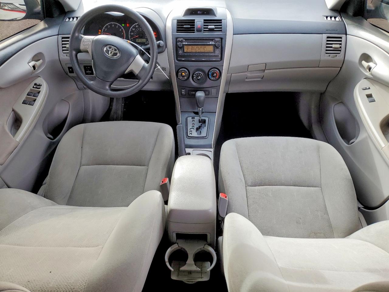 2013 TOYOTA COROLLA photo 8