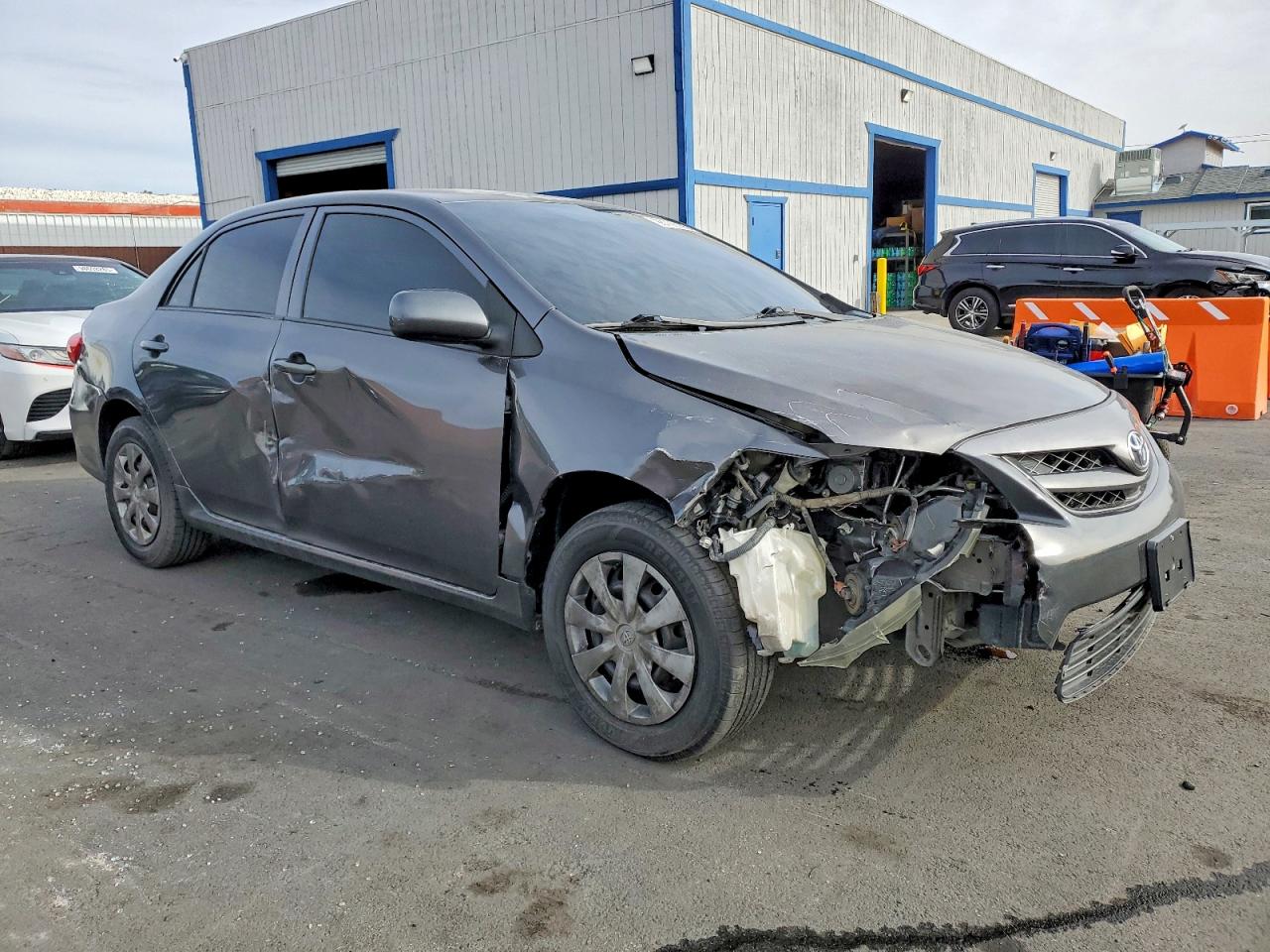 2013 TOYOTA COROLLA photo 4