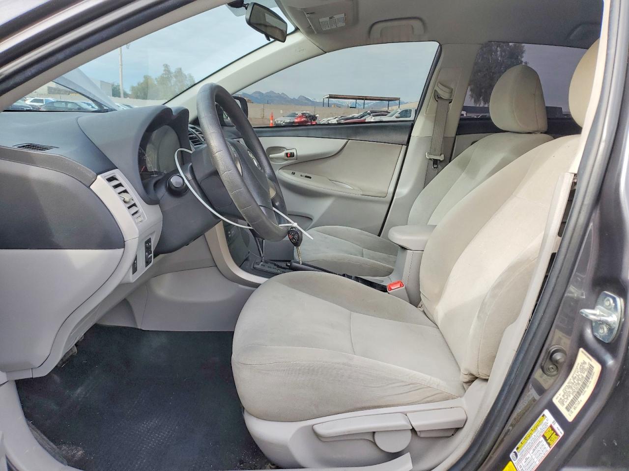 2013 TOYOTA COROLLA photo 7