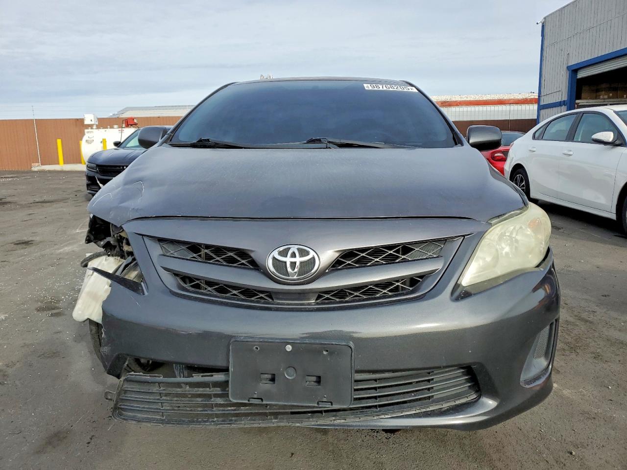 2013 TOYOTA COROLLA photo 5