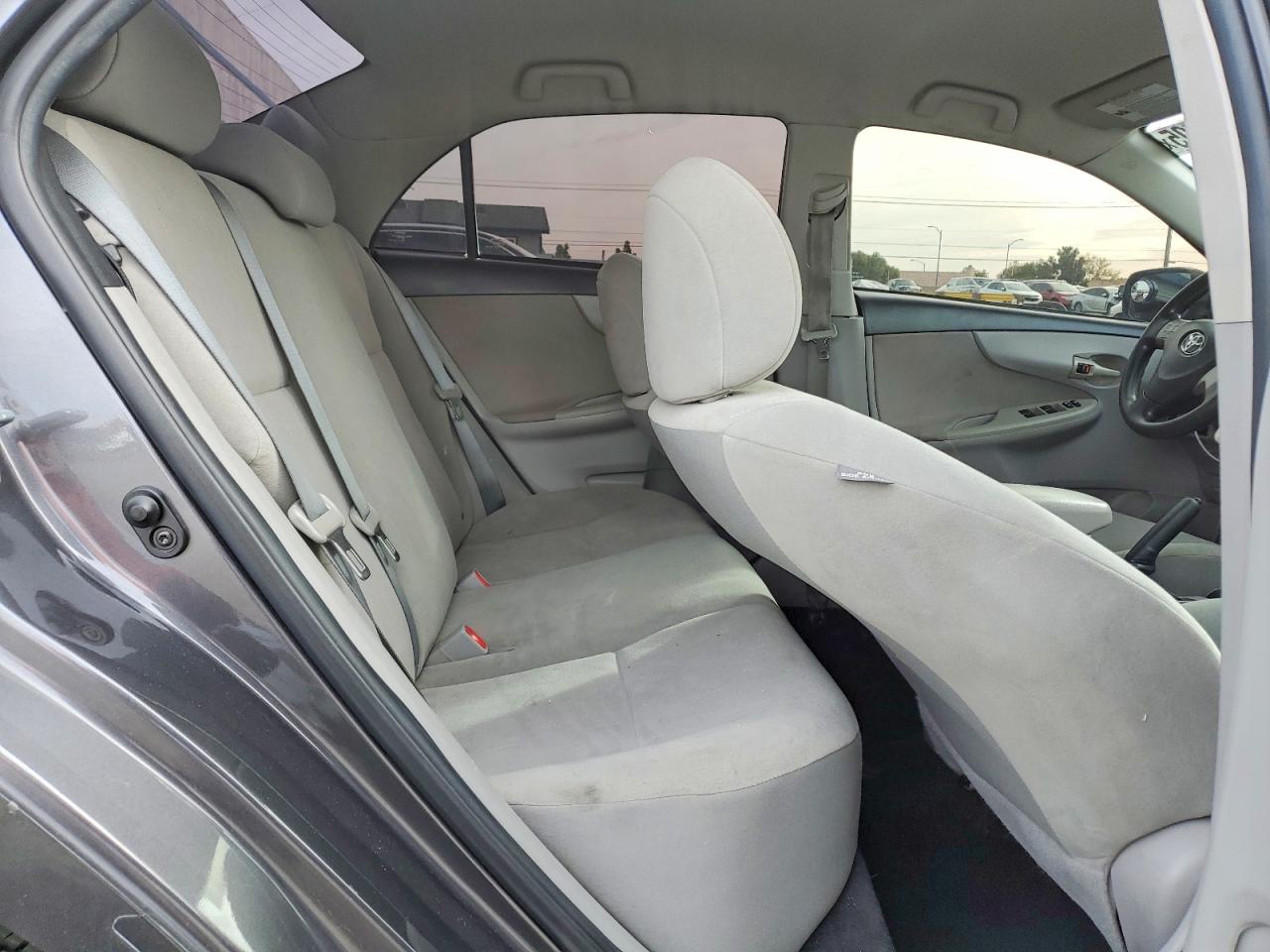 2013 TOYOTA COROLLA photo 10