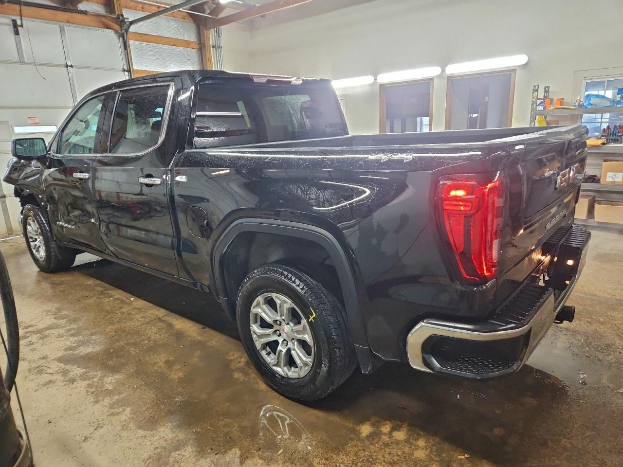 2025 GMC SIERRA K1500 SLT photo 2