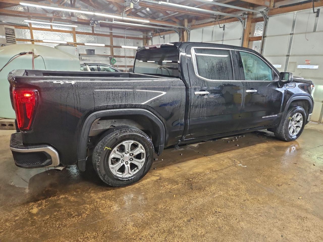 2025 GMC SIERRA K1500 SLT photo 3