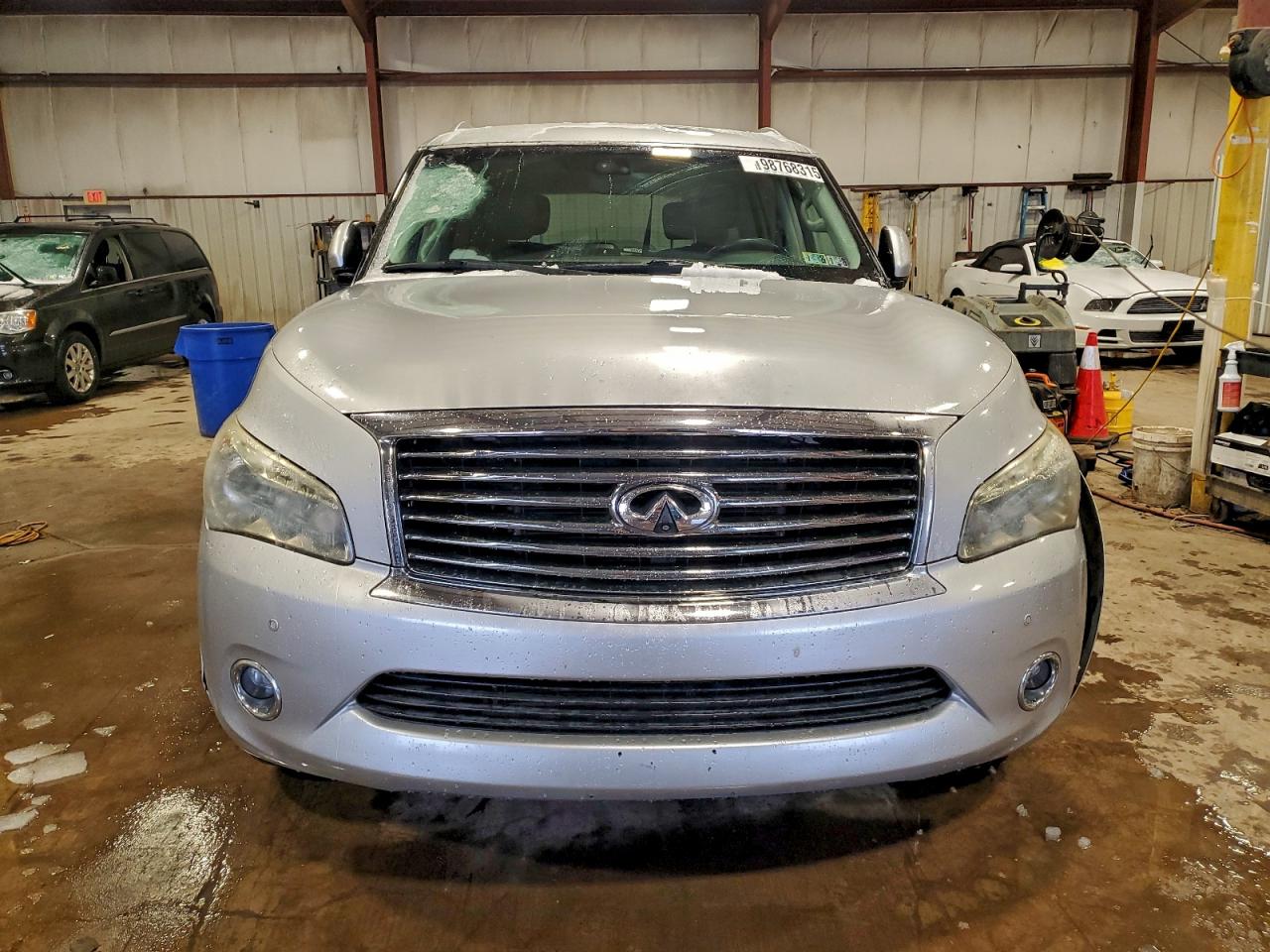 2011 INFINITI QX56 photo 5