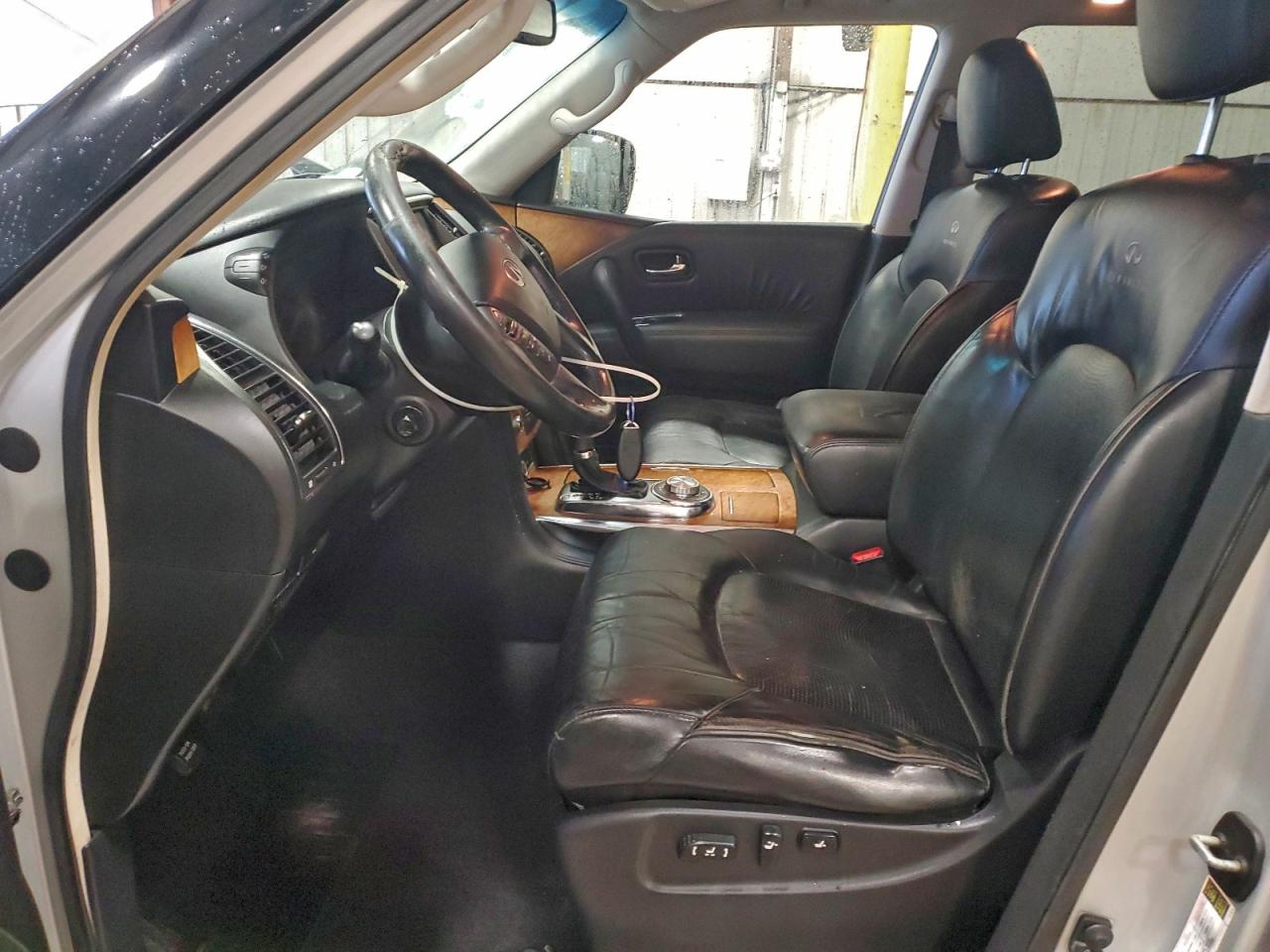 2011 INFINITI QX56 photo 7