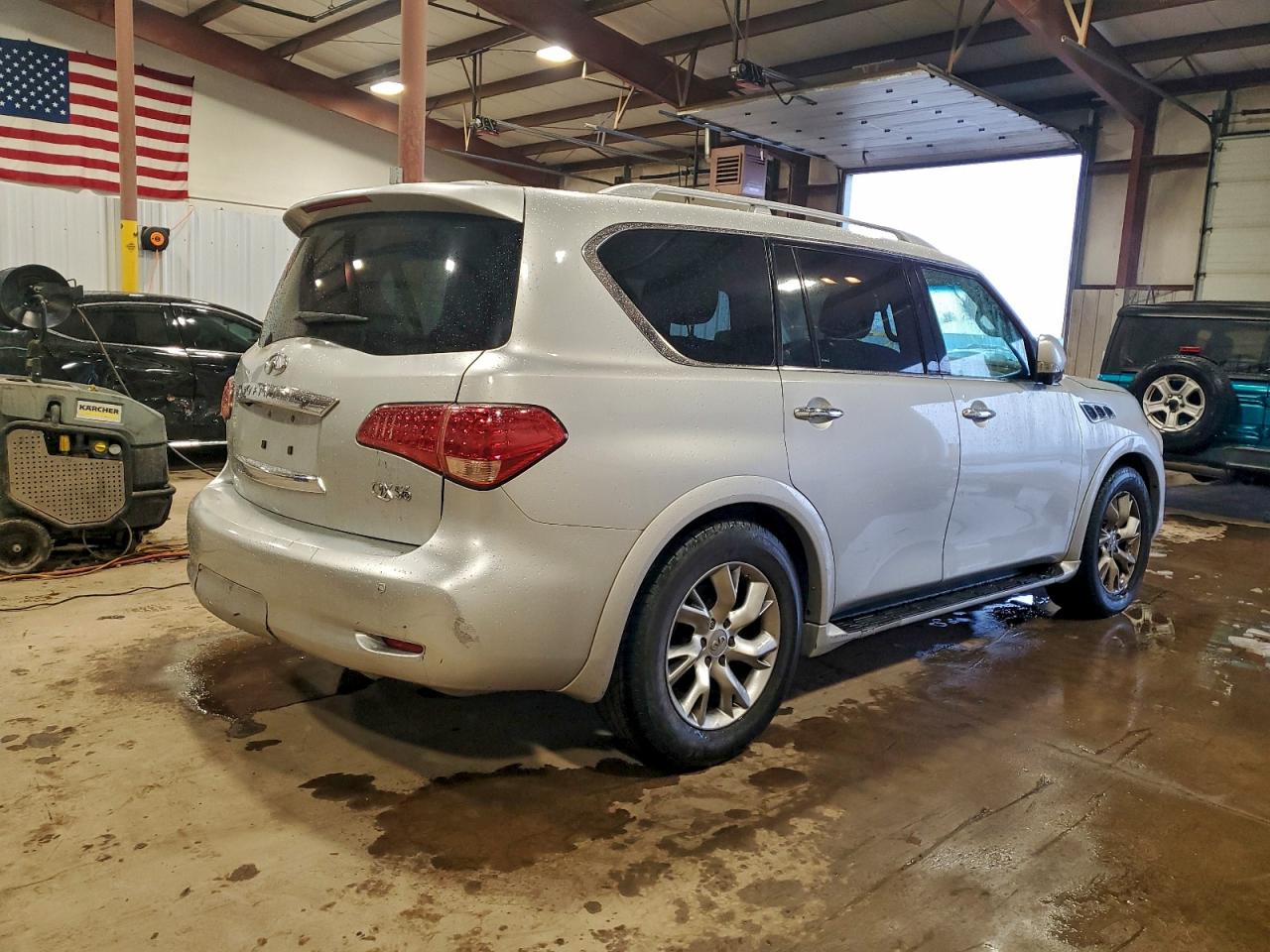 2011 INFINITI QX56 photo 3