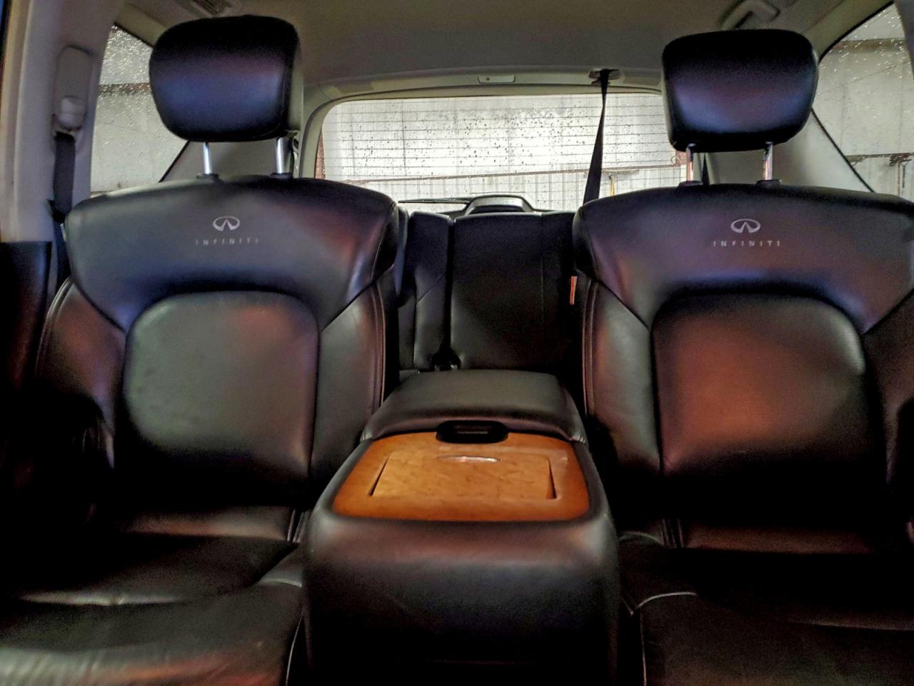 2011 INFINITI QX56 photo 10