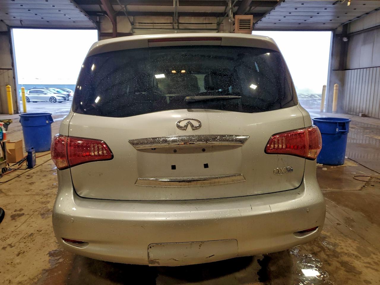 2011 INFINITI QX56 photo 6