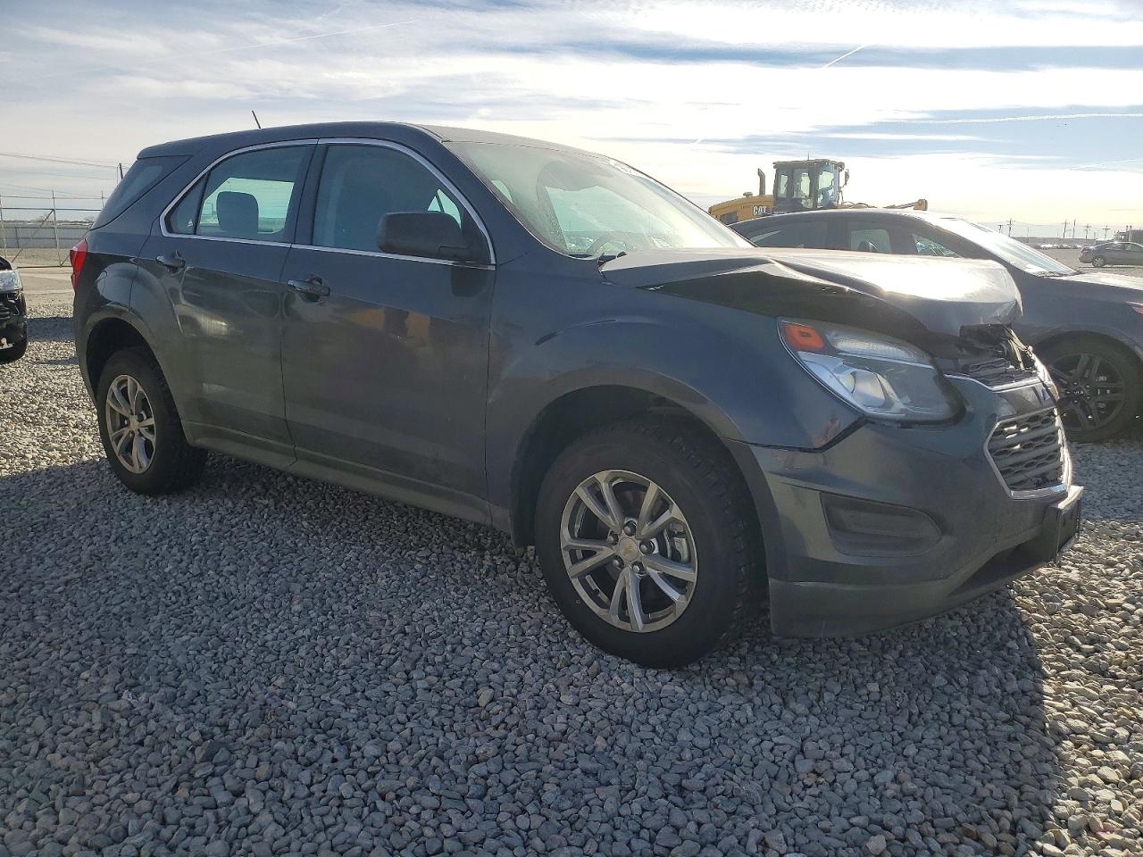 2017 CHEVROLET EQUINOX LS photo 4