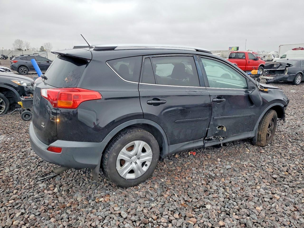 2013 TOYOTA RAV4 LE photo 3