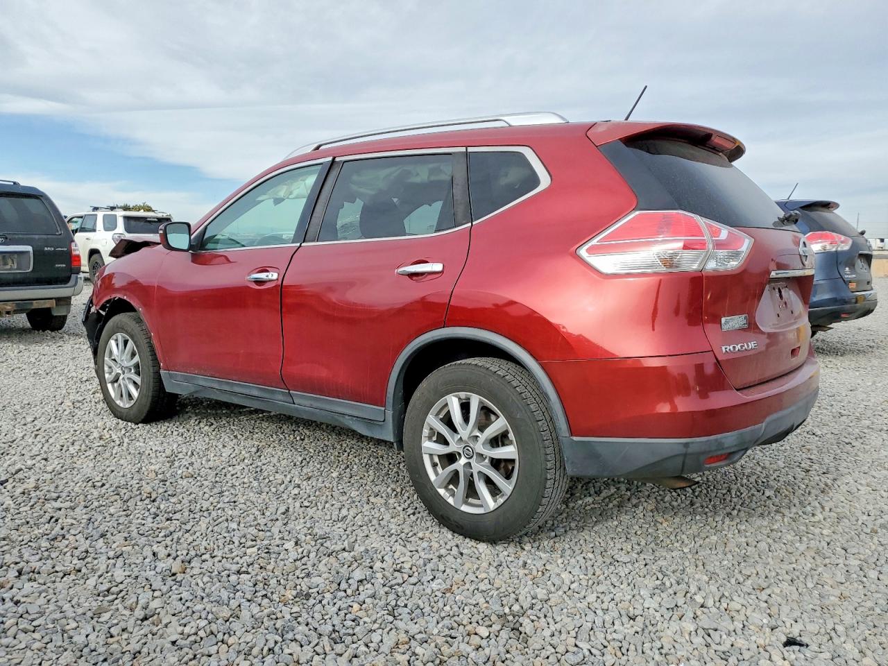 2016 NISSAN ROGUE S photo 2