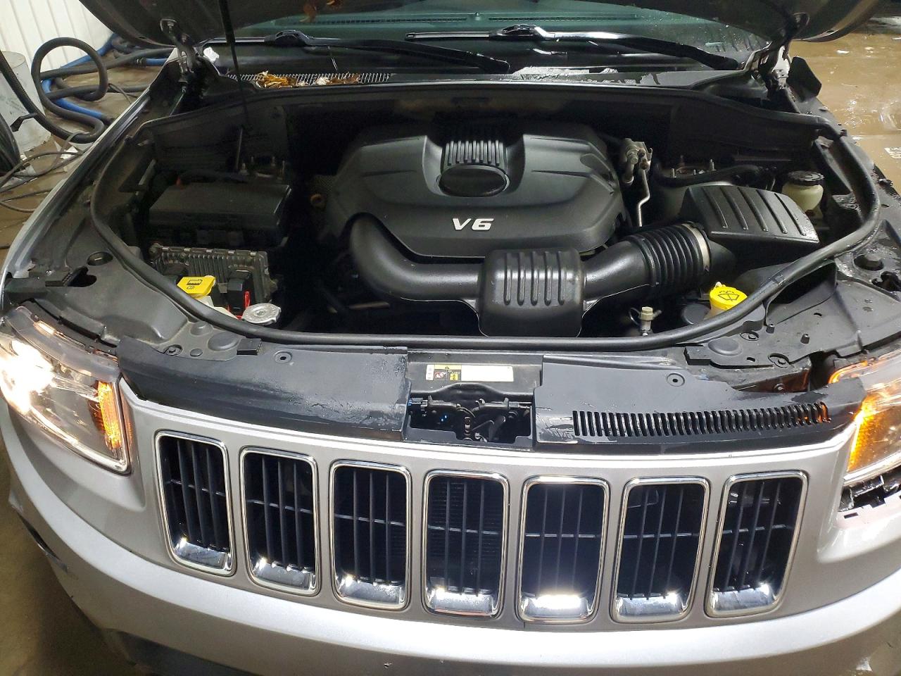 2015 JEEP GRAND CHEROKEE LAREDO photo 12