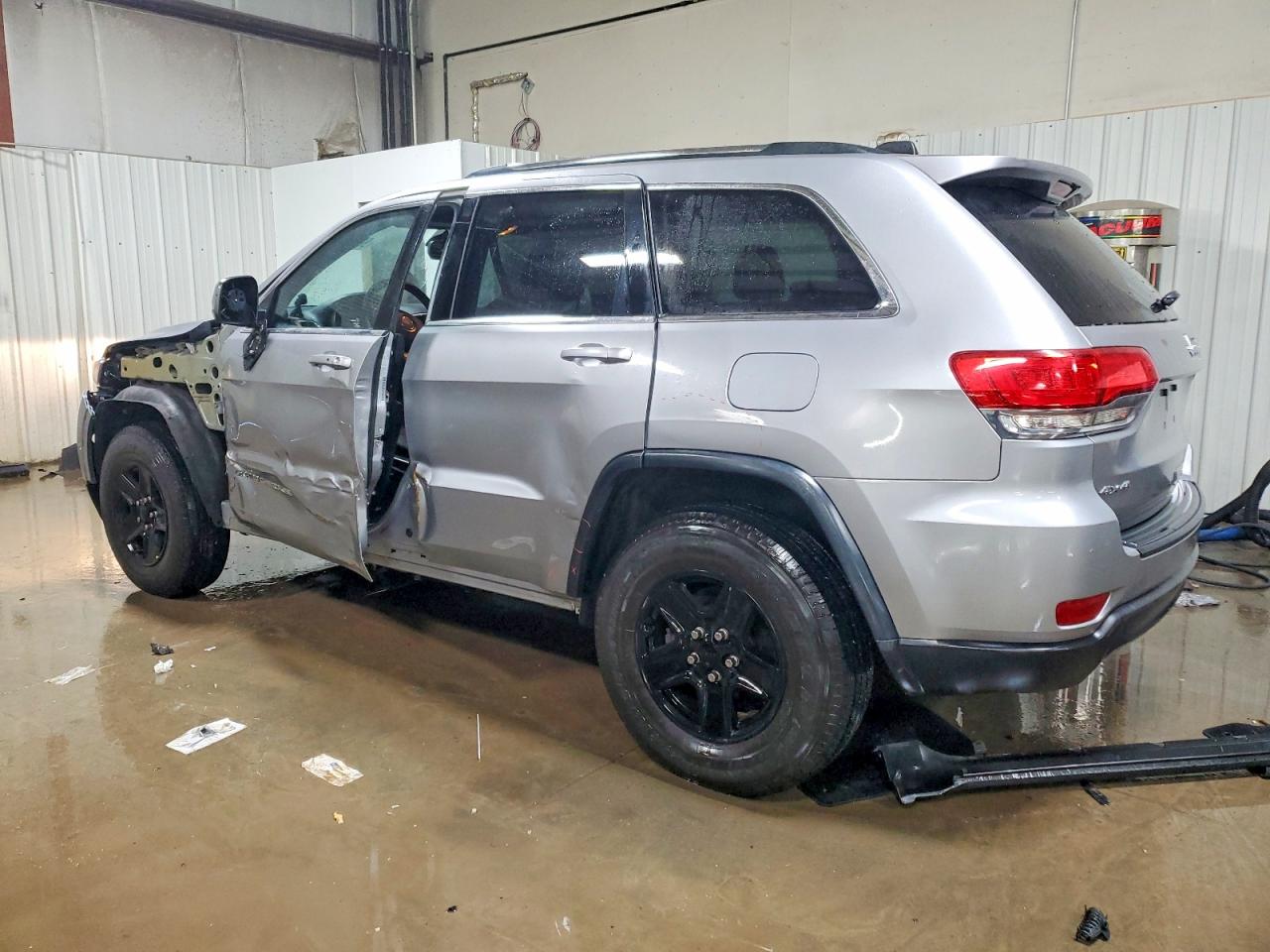 2015 JEEP GRAND CHEROKEE LAREDO photo 2