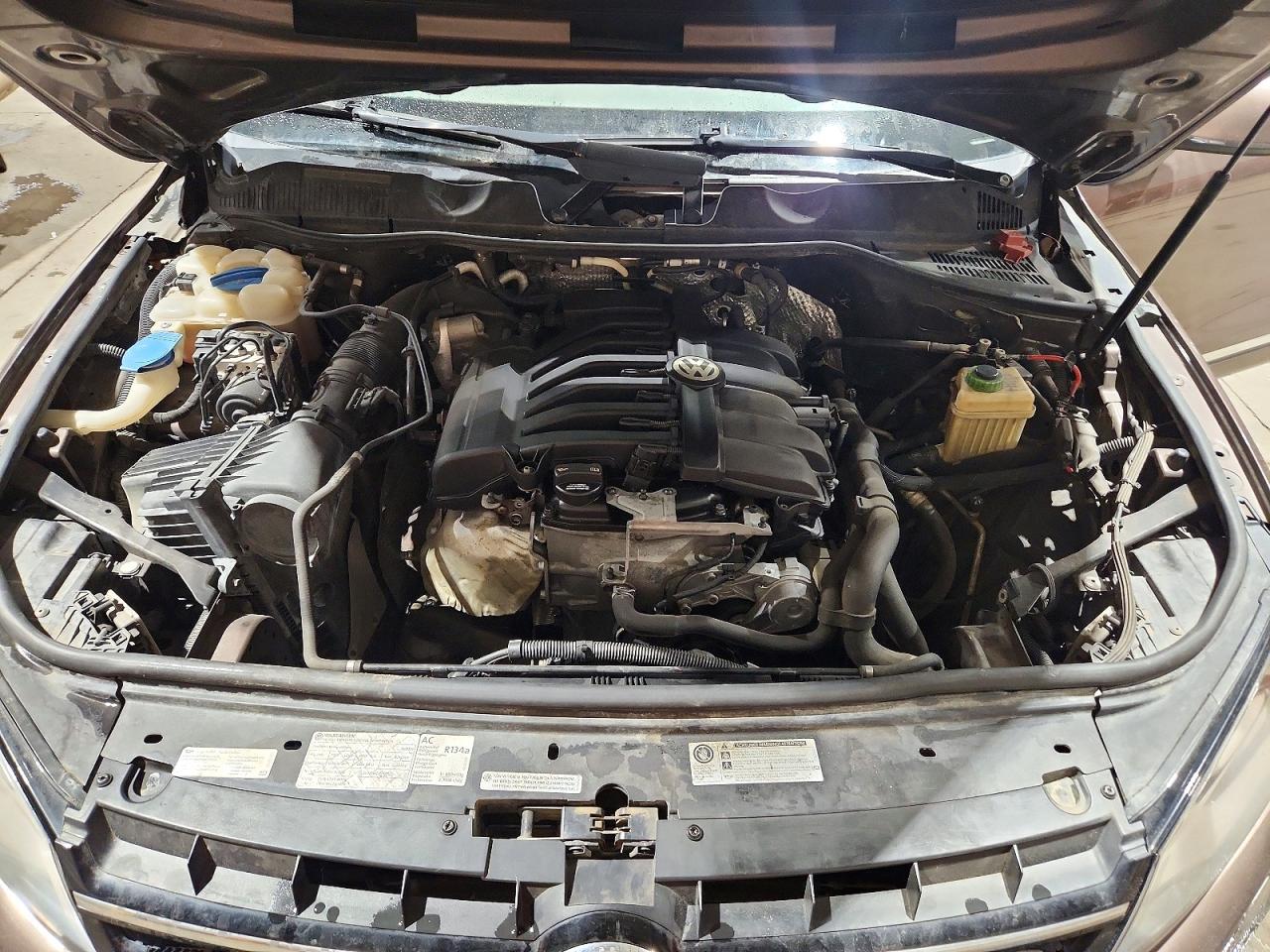 2012 VOLKSWAGEN TOUAREG V6 photo 12