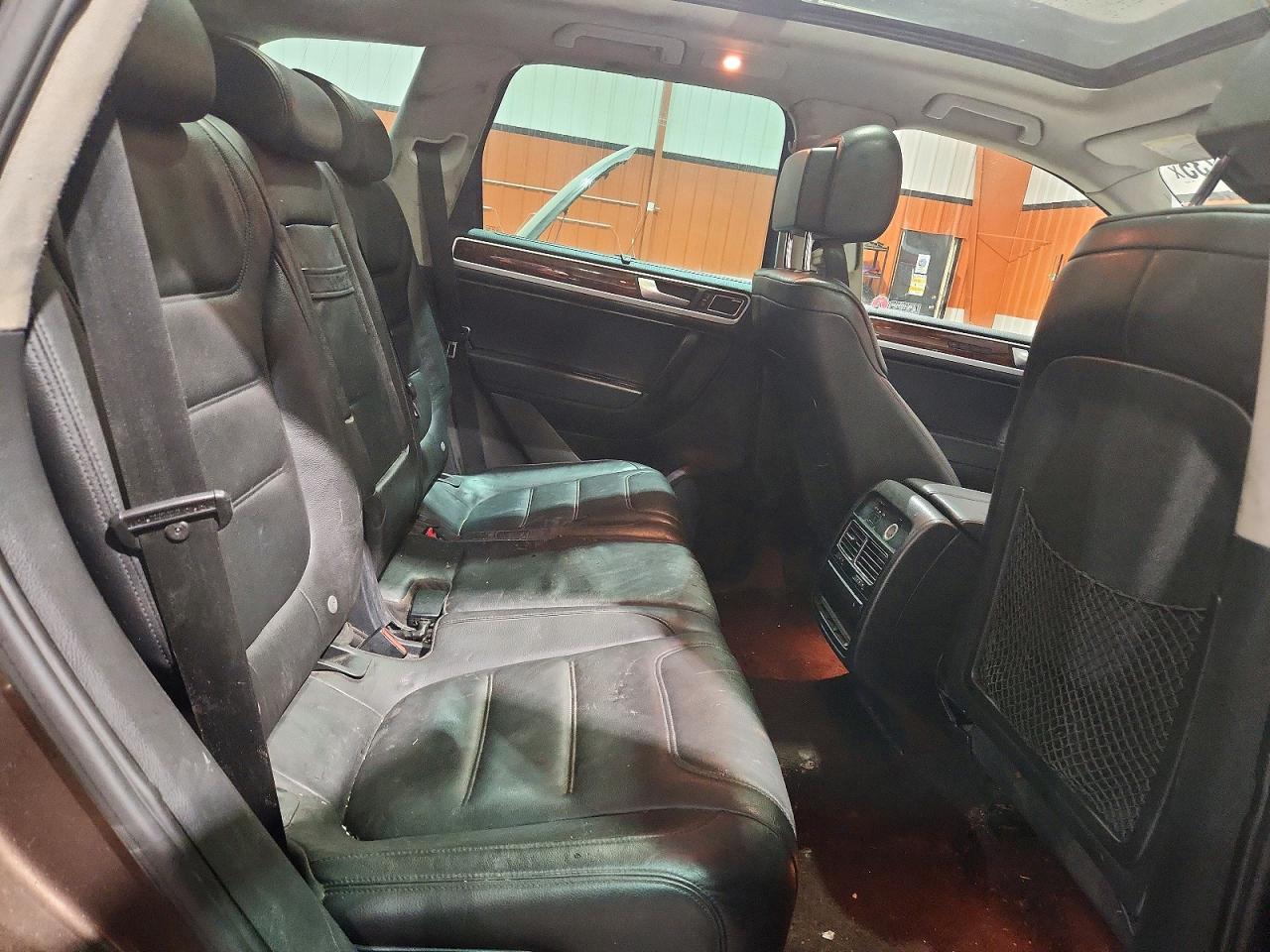 2012 VOLKSWAGEN TOUAREG V6 photo 11