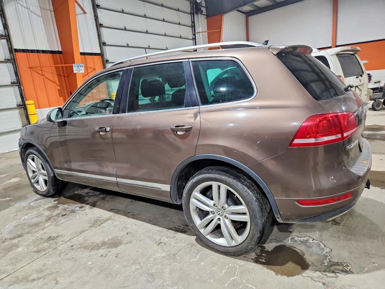 2012 VOLKSWAGEN TOUAREG V6 photo 2