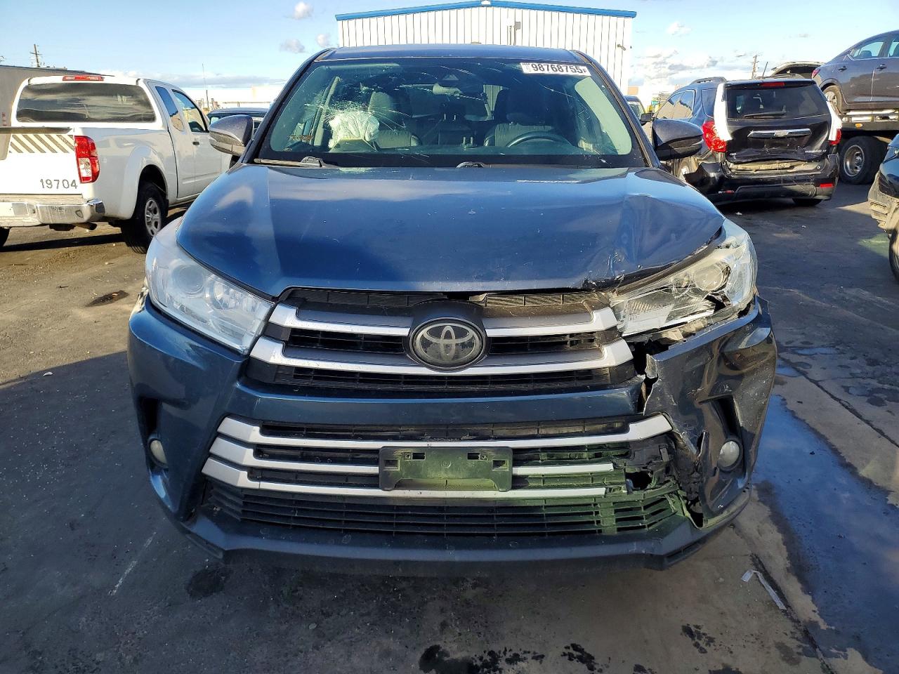 2019 TOYOTA HIGHLANDER LE photo 5