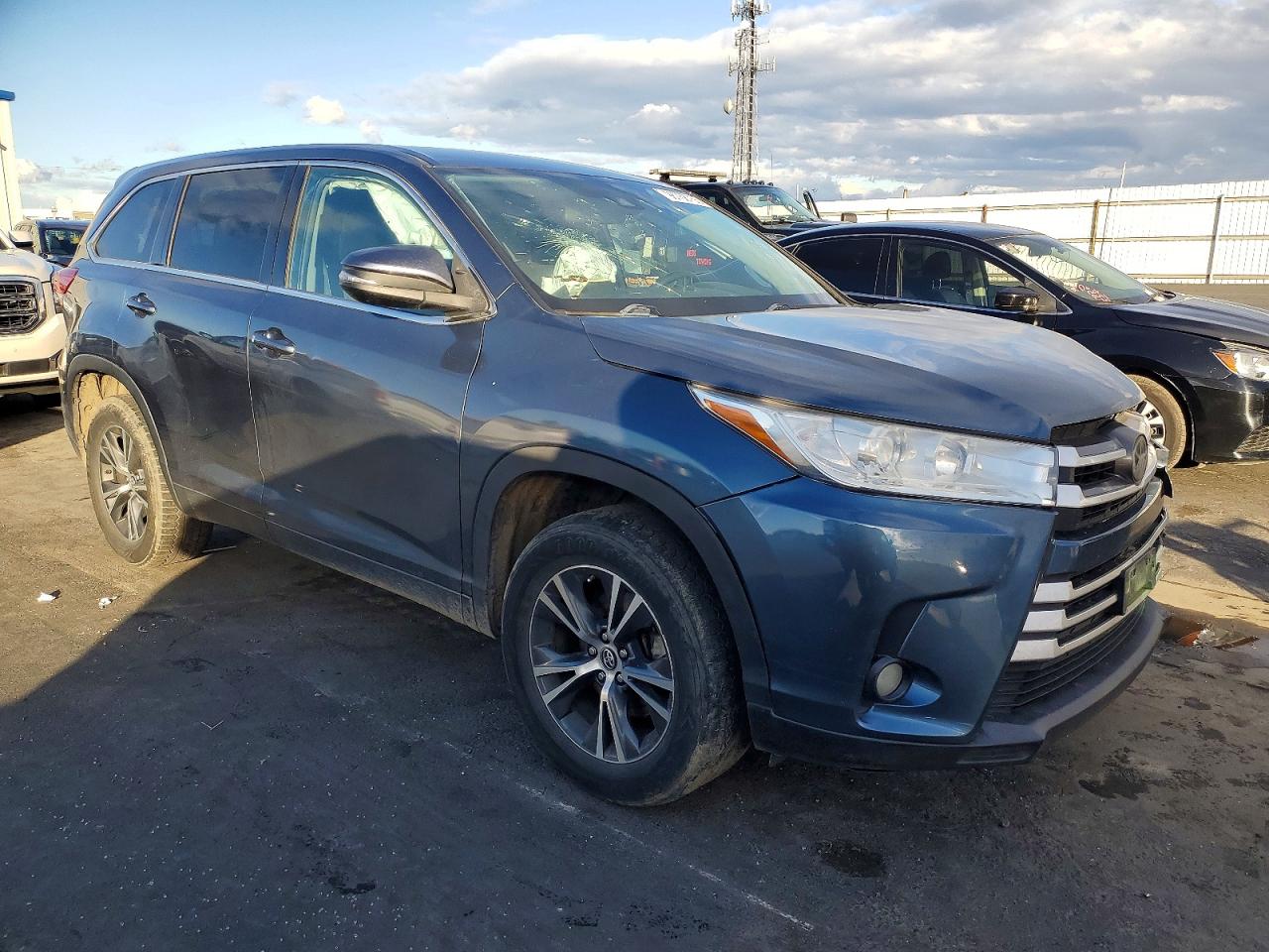 2019 TOYOTA HIGHLANDER LE photo 4