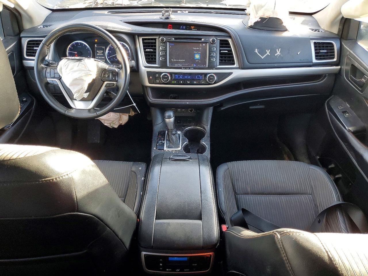 2019 TOYOTA HIGHLANDER LE photo 8