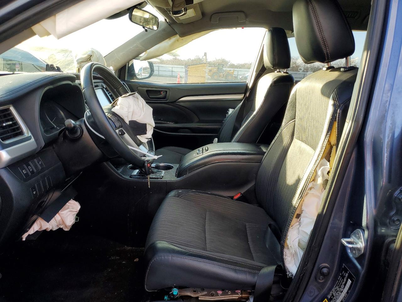 2019 TOYOTA HIGHLANDER LE photo 7