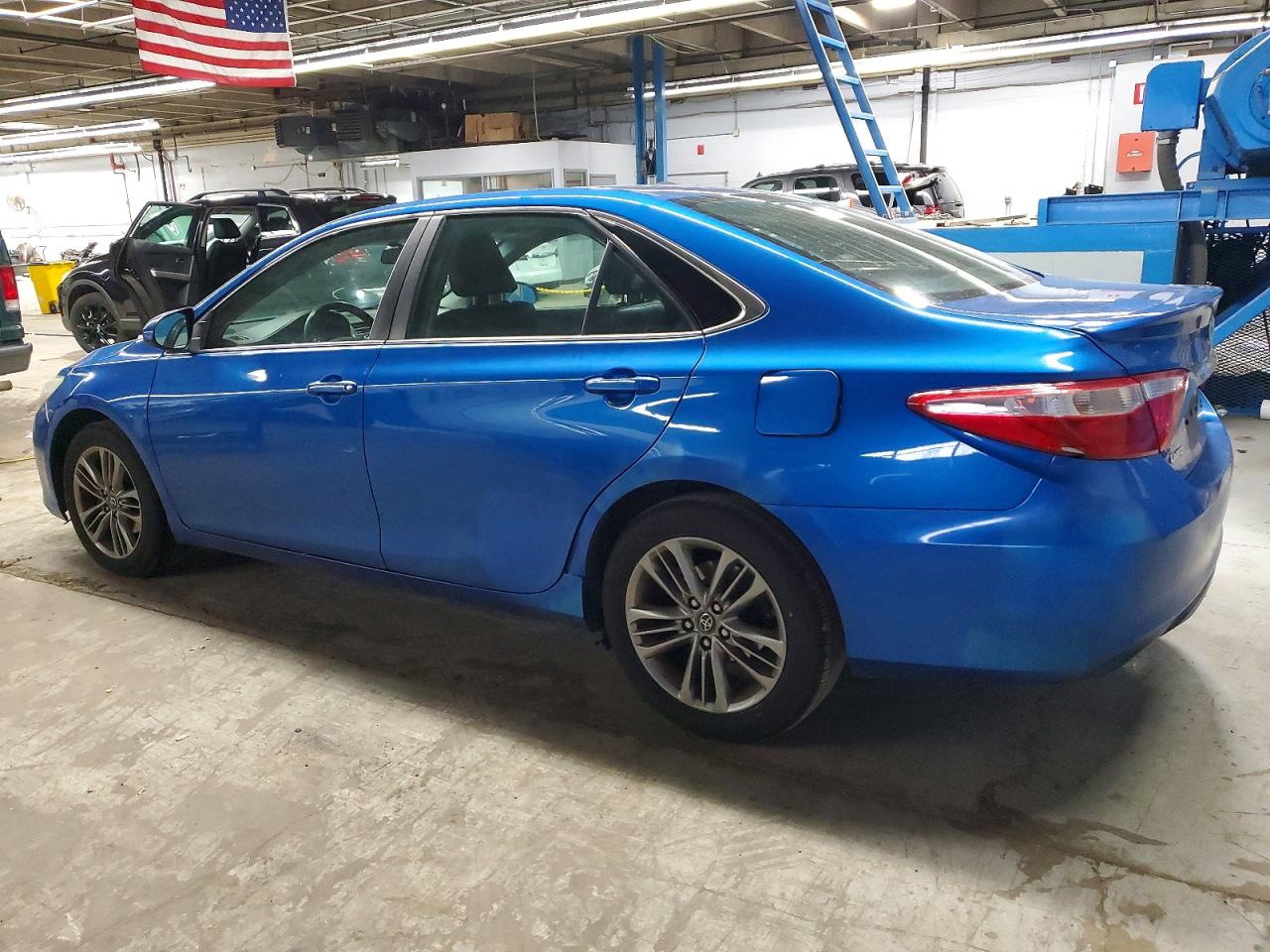 2017 TOYOTA CAMRY LE photo 4