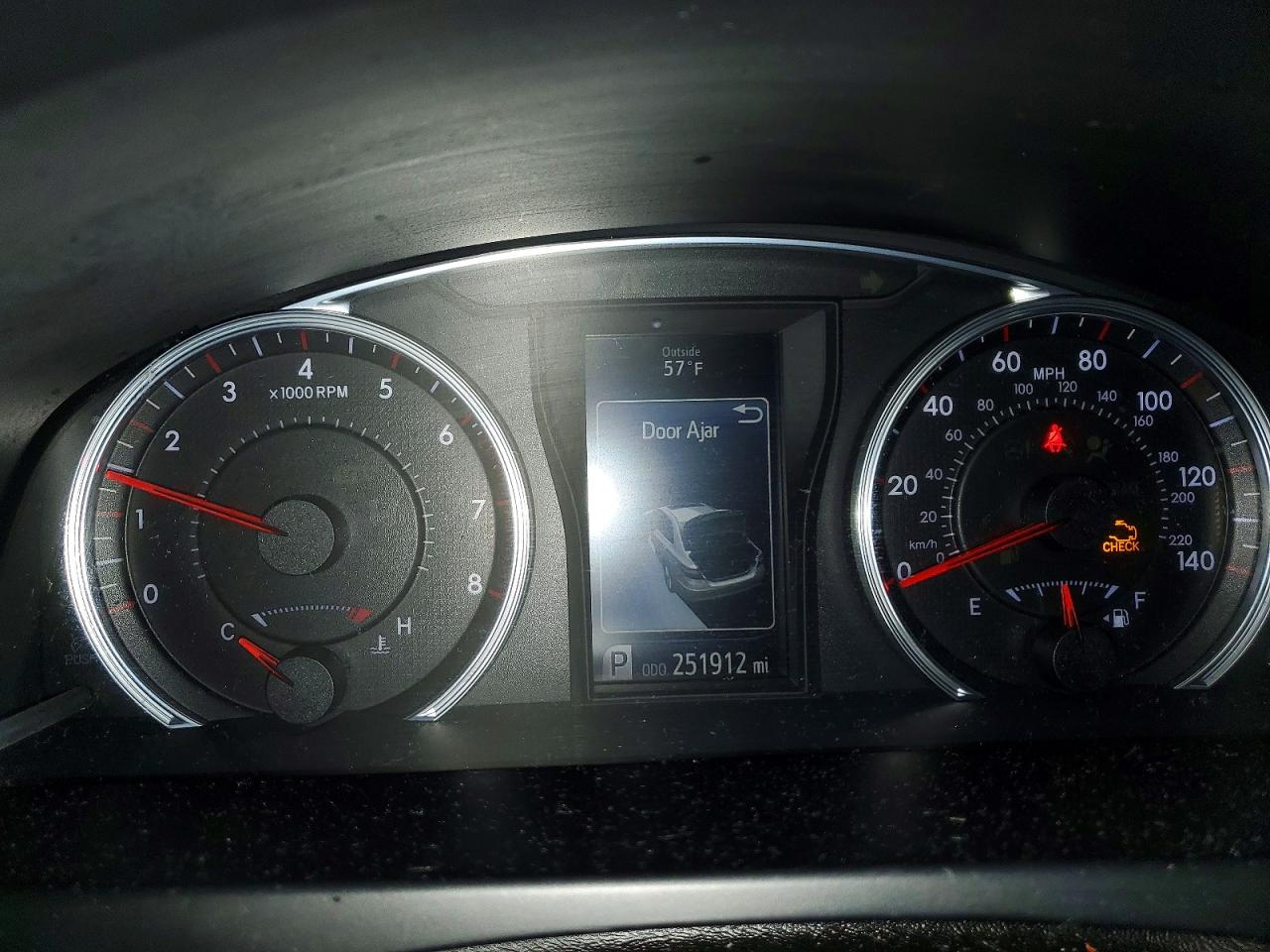 2017 TOYOTA CAMRY LE photo 25