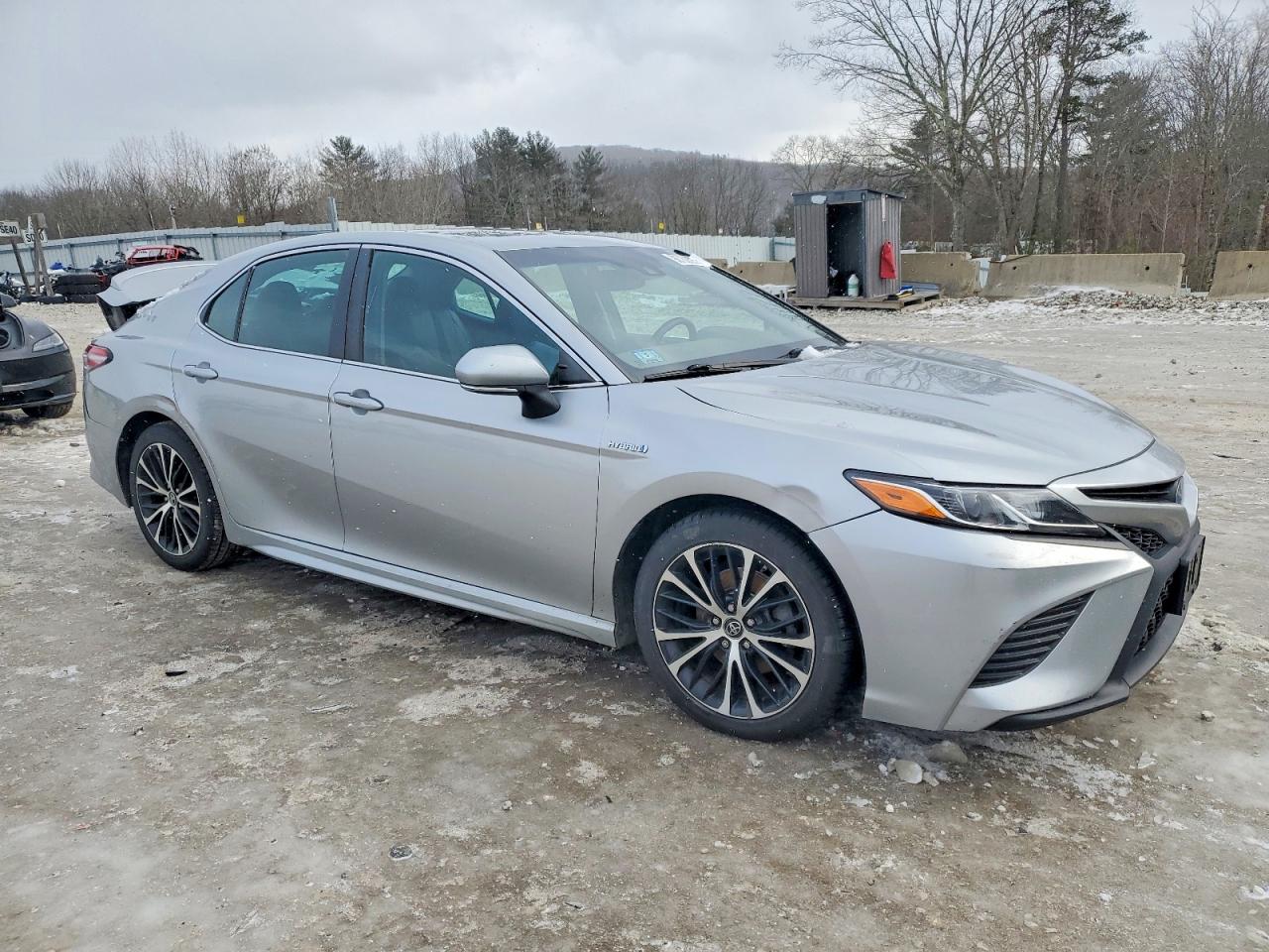 2018 TOYOTA CAMRY HYBRID photo 4