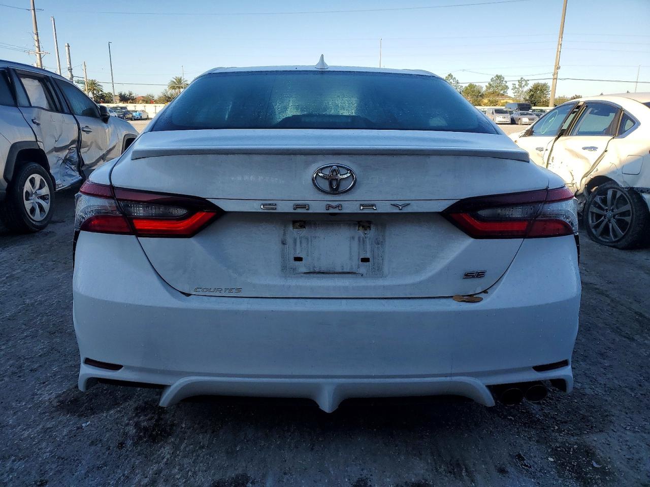 2021 TOYOTA CAMRY SE photo 6