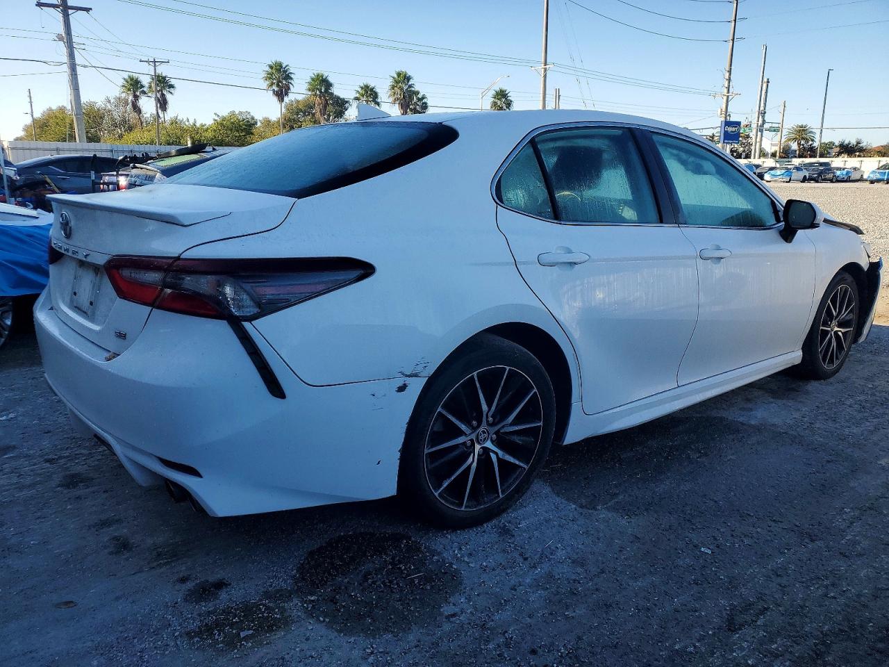 2021 TOYOTA CAMRY SE photo 3