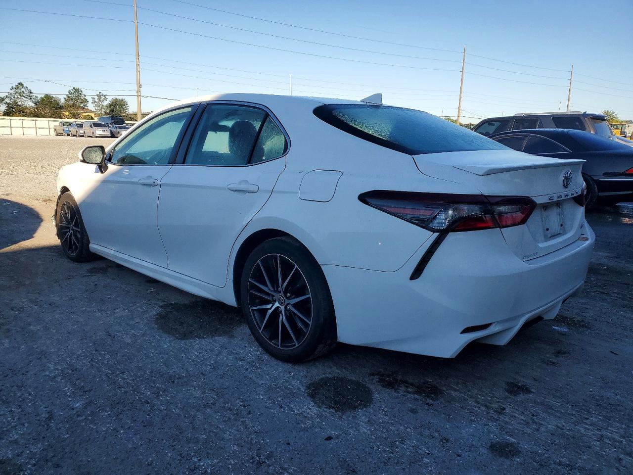 2021 TOYOTA CAMRY SE photo 2