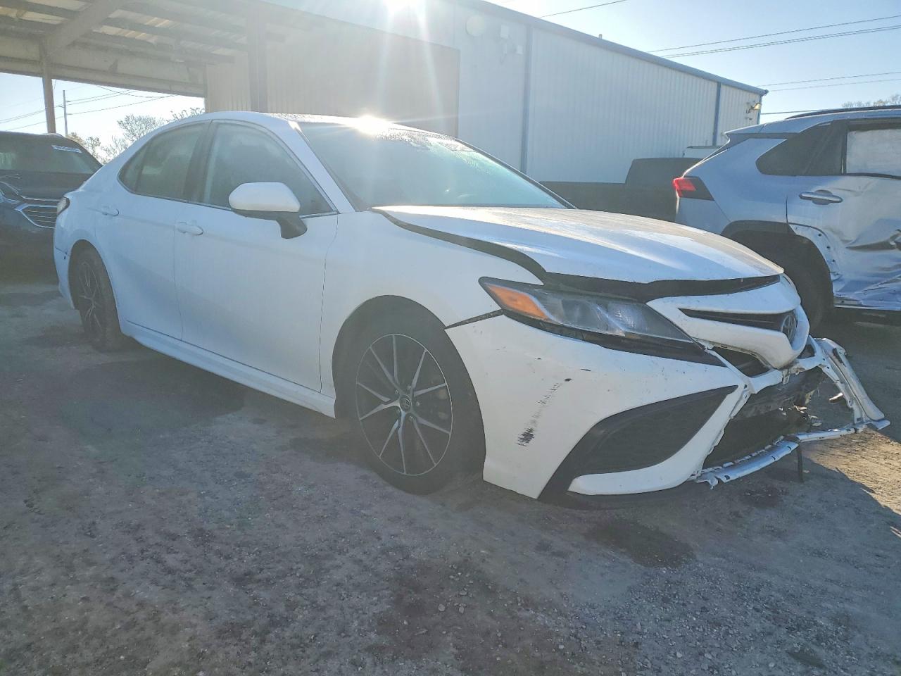 2021 TOYOTA CAMRY SE photo 4