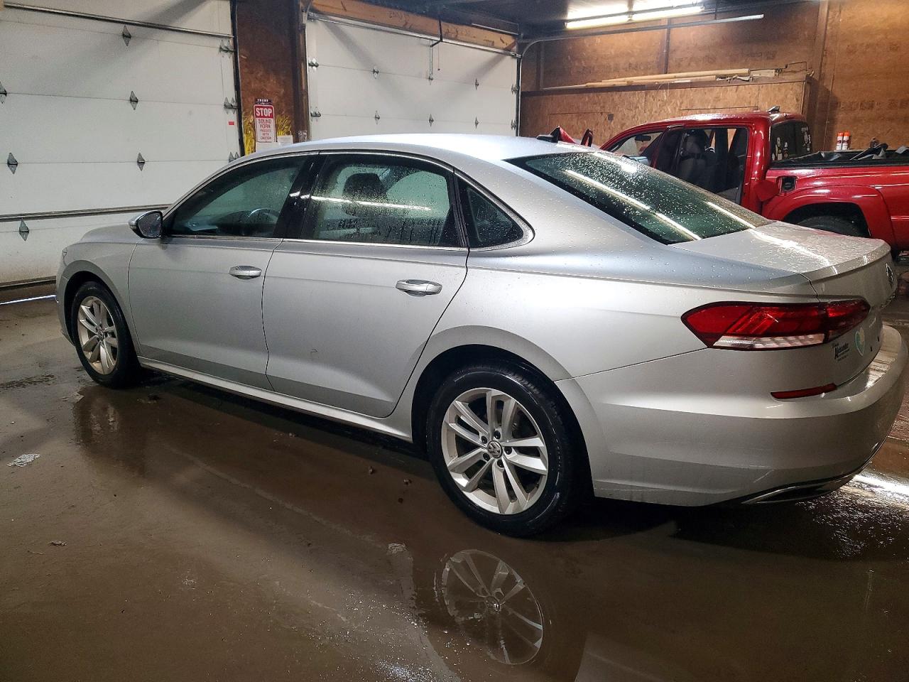 2020 VOLKSWAGEN PASSAT SE photo 2