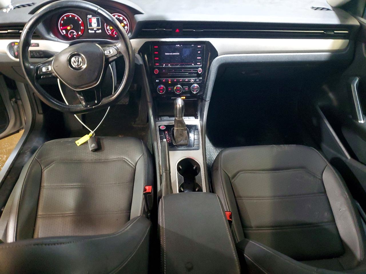2020 VOLKSWAGEN PASSAT SE photo 8